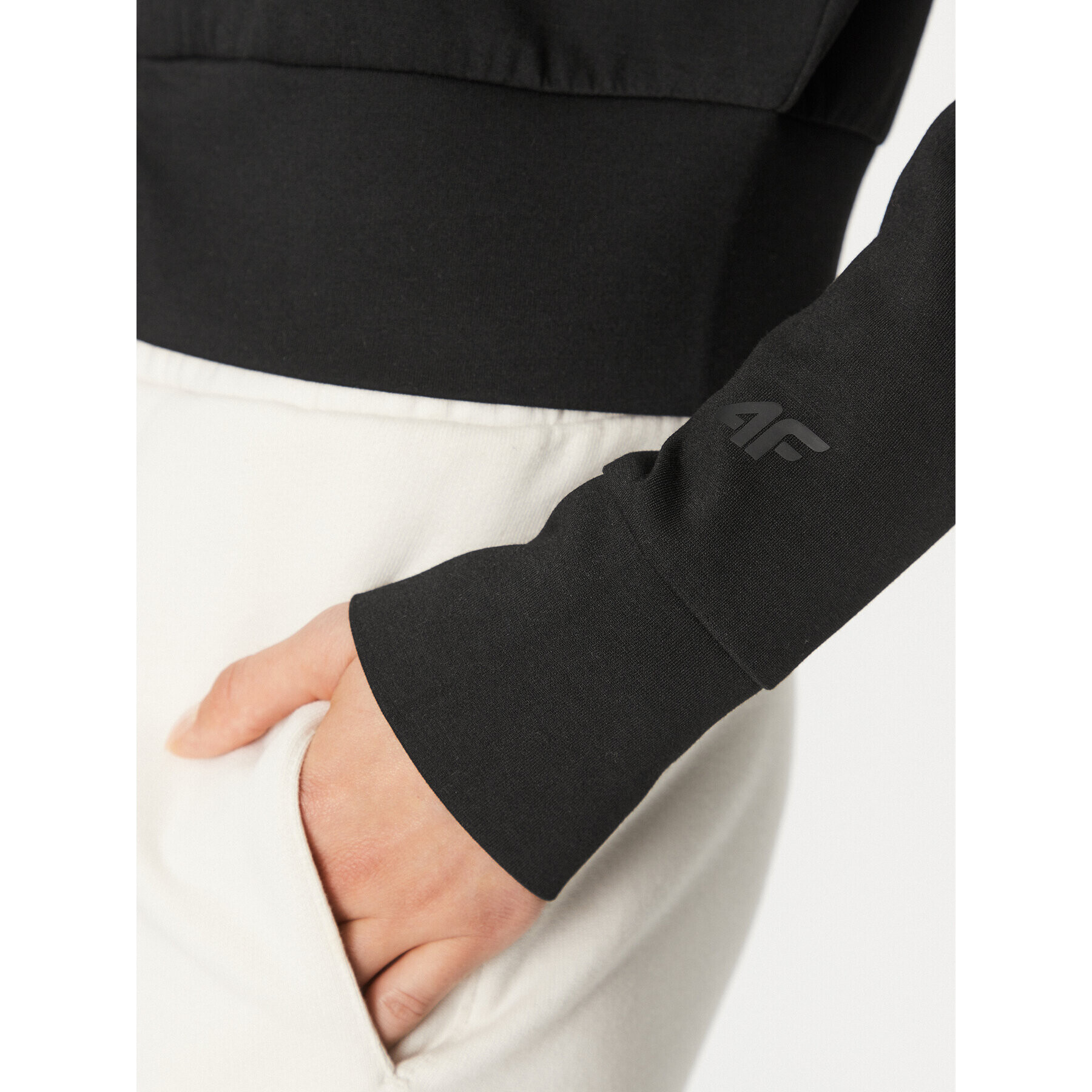 4F Суитшърт AW23TSWSF0766 Черен Regular Fit - Pepit.bg