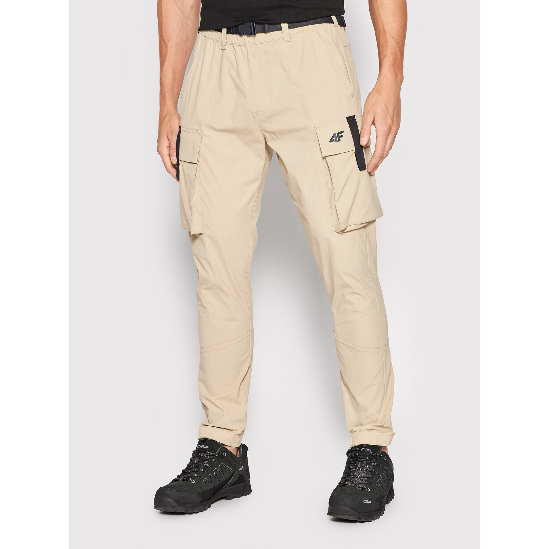 4F Текстилни панталони H4L22-SPMC012 Бежов Regular Fit - Pepit.bg