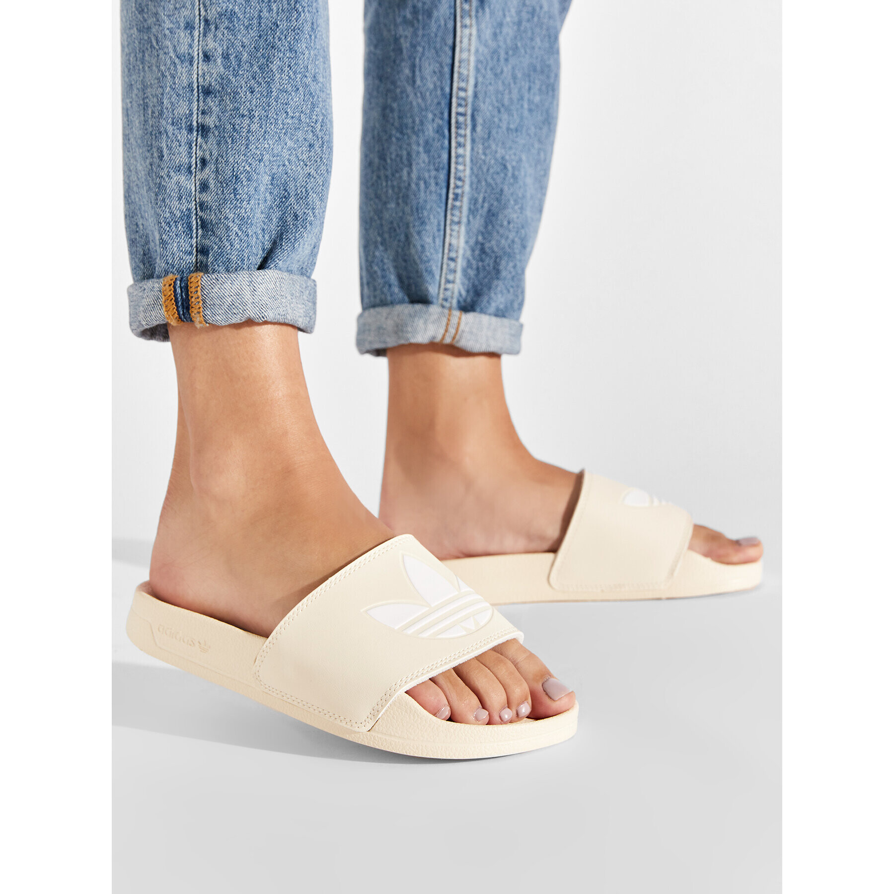 adidas Чехли adilette Lite W GX9491 Бежов - Pepit.bg