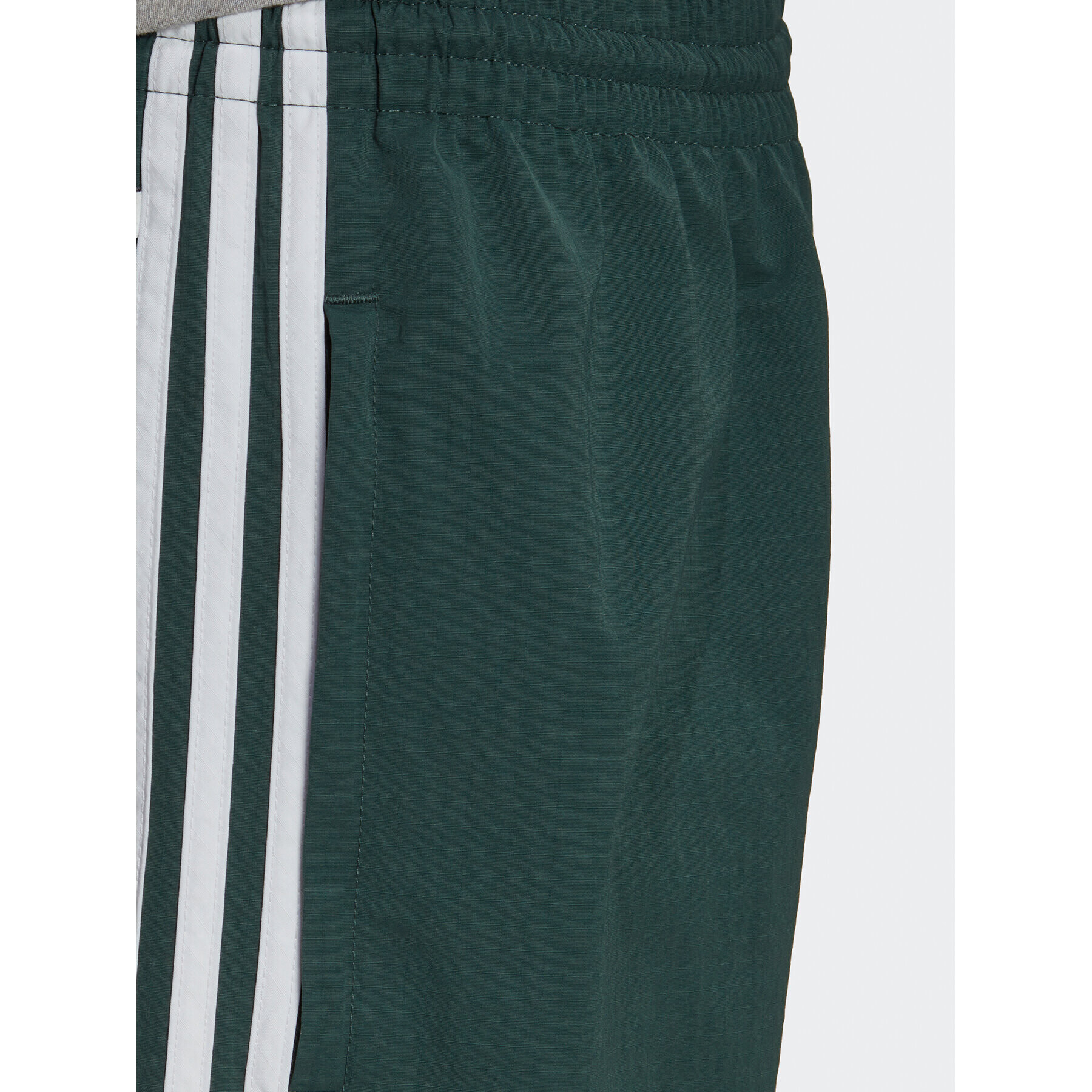 adidas Долнище анцуг adicolor 3 Stripes HN6736 Зелен Relaxed Fit - Pepit.bg