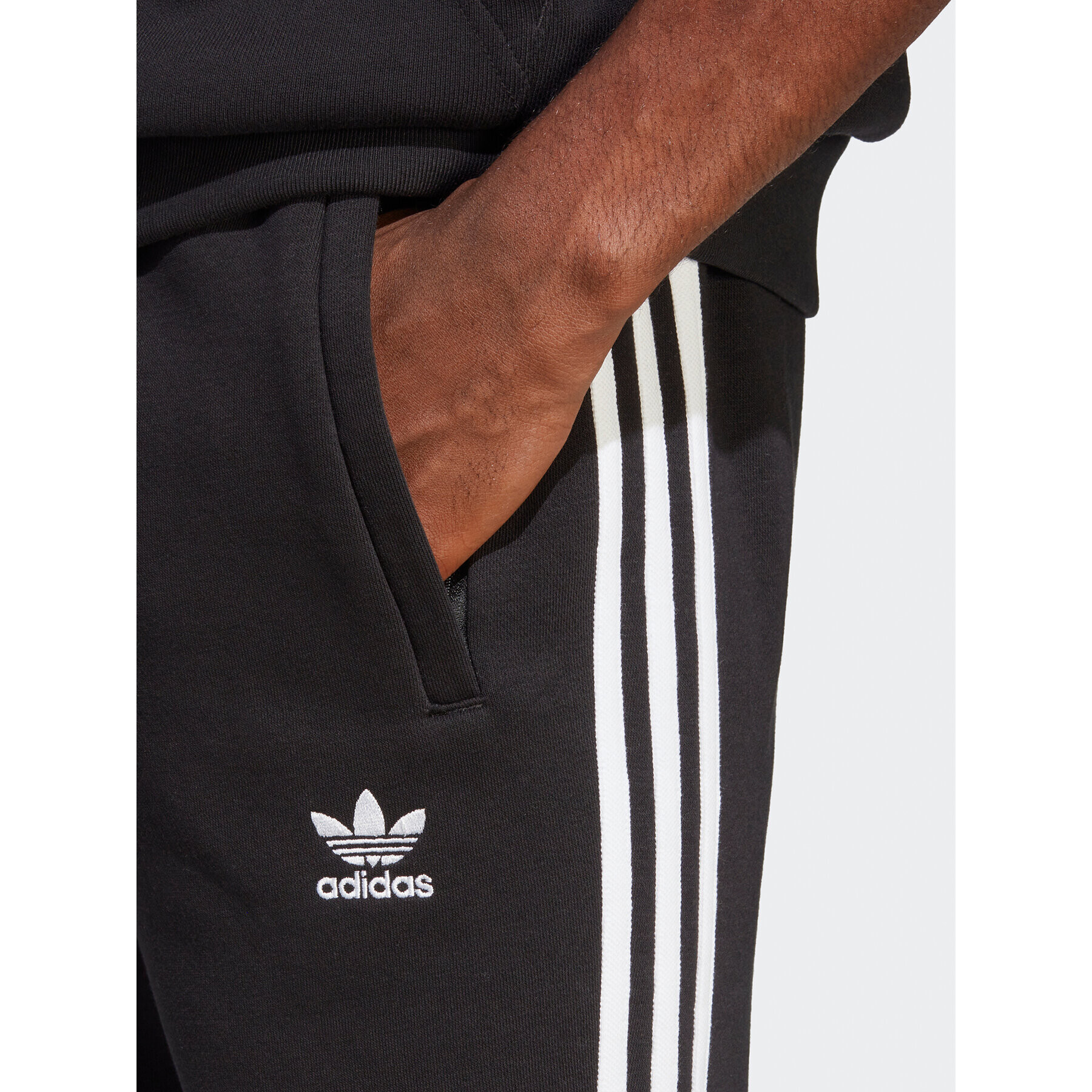 adidas Долнище анцуг adicolor Classics 3-Stripes IA4794 Черен Fitted Fit - Pepit.bg