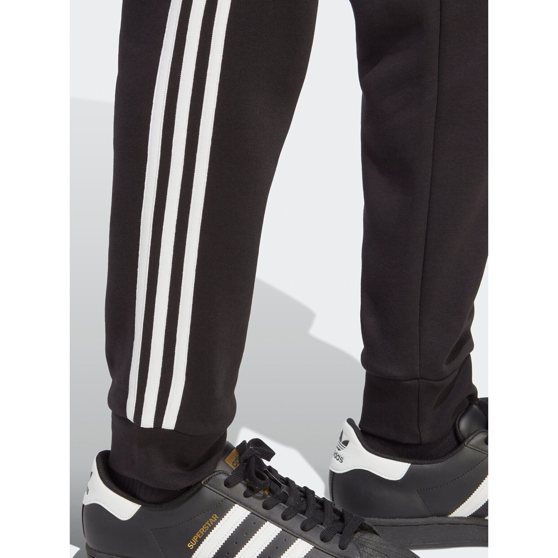 adidas Долнище анцуг adicolor Classics 3-Stripes IA4794 Черен Fitted Fit - Pepit.bg