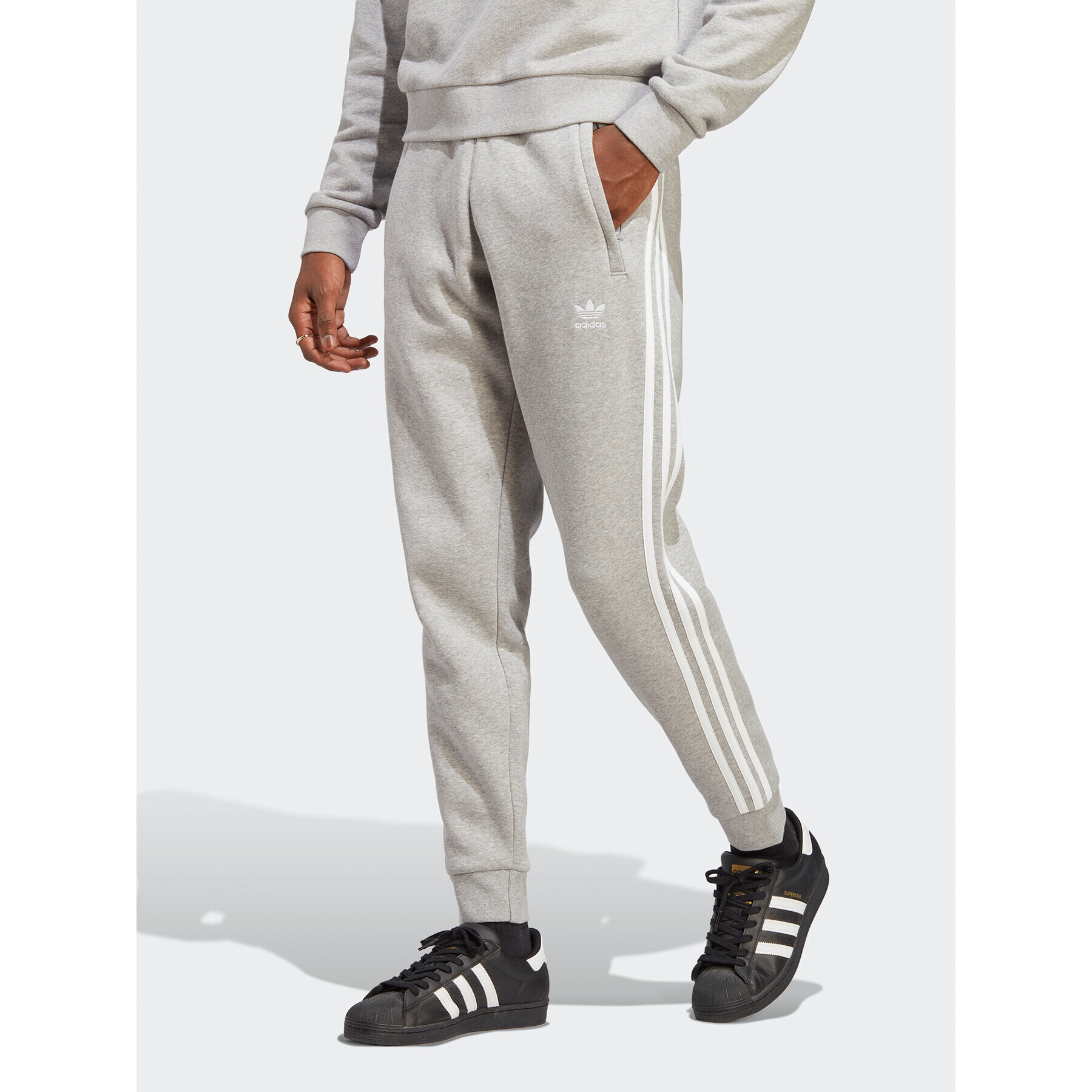 adidas Долнище анцуг Adicolor Classics 3-Stripes Joggers IA4795 Сив Fitted Fit - Pepit.bg