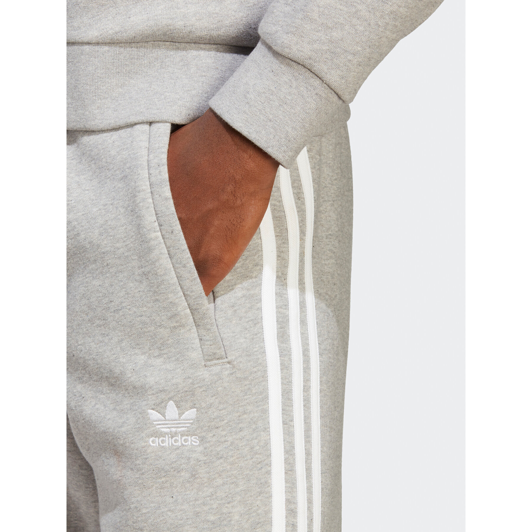 adidas Долнище анцуг Adicolor Classics 3-Stripes Joggers IA4795 Сив Fitted Fit - Pepit.bg