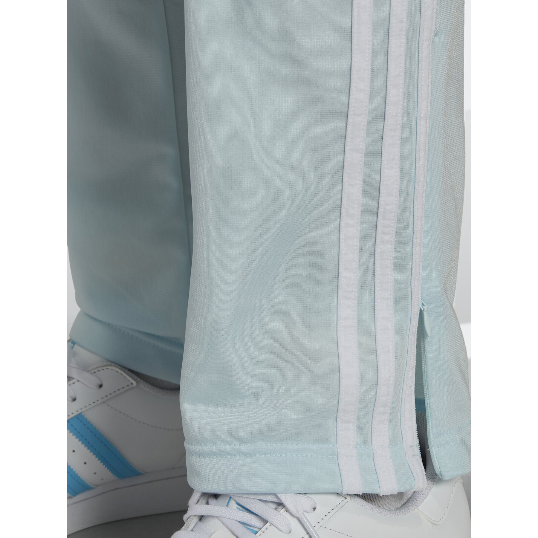 adidas Долнище анцуг adicolor Classics Firebird Primeblue HL9346 Син Regular Fit - Pepit.bg