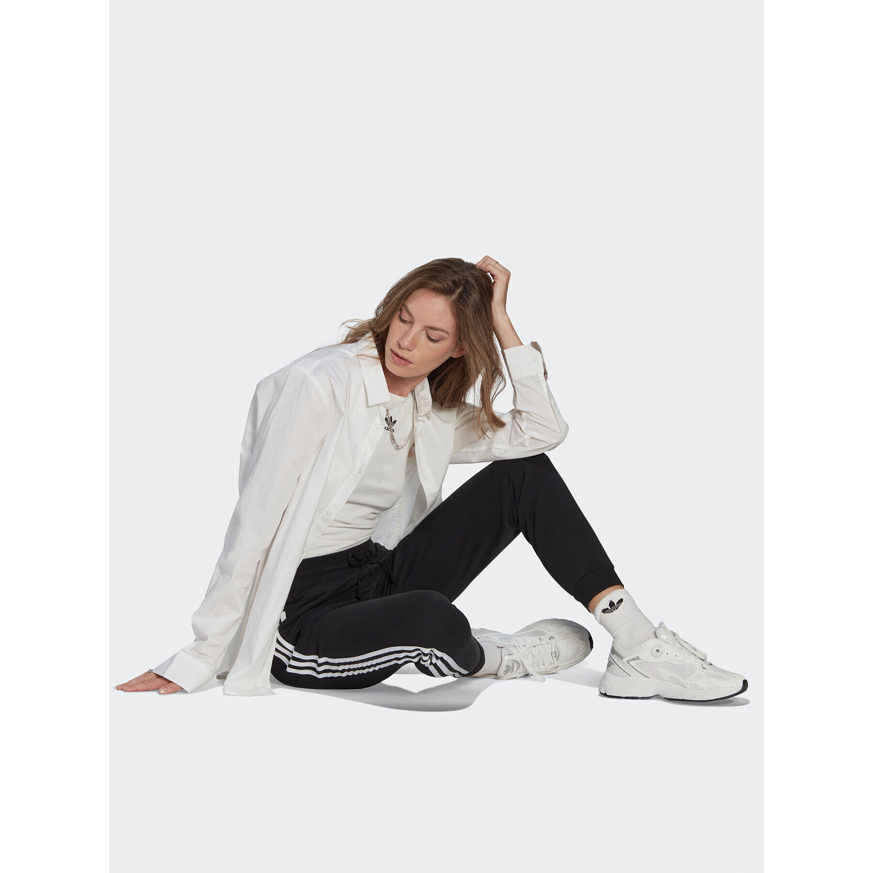 adidas Долнище анцуг Adicolor Classics Slim Cuffed Joggers IB7455 Черен Slim Fit - Pepit.bg