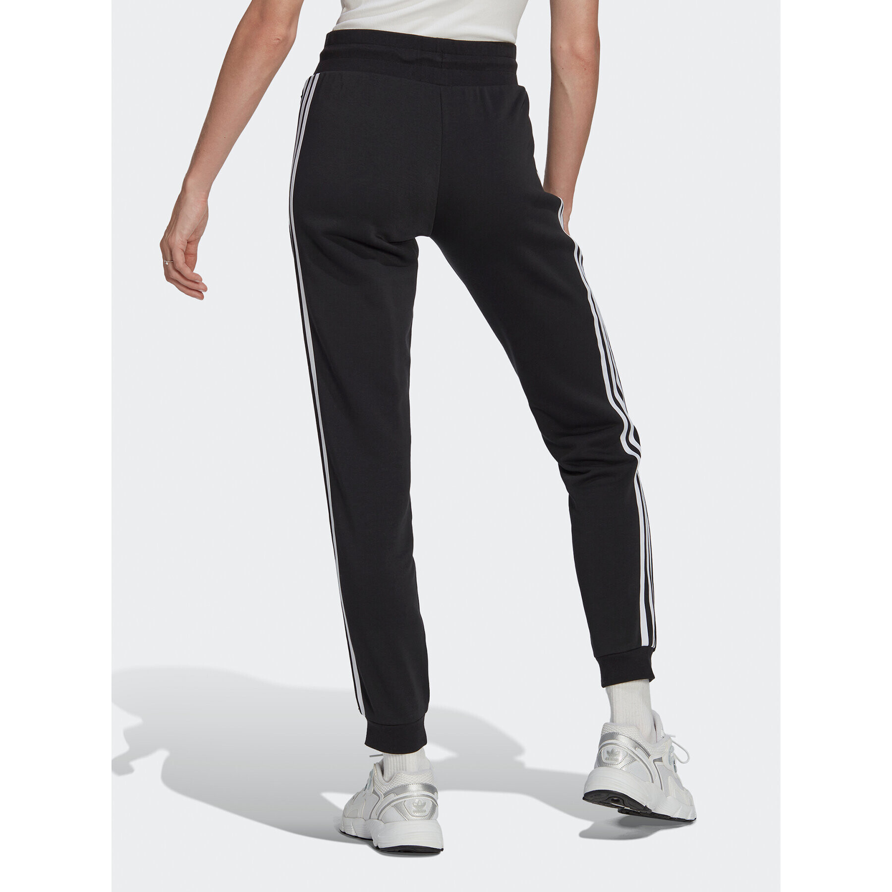 adidas Долнище анцуг Adicolor Classics Slim Cuffed Joggers IB7455 Черен Slim Fit - Pepit.bg