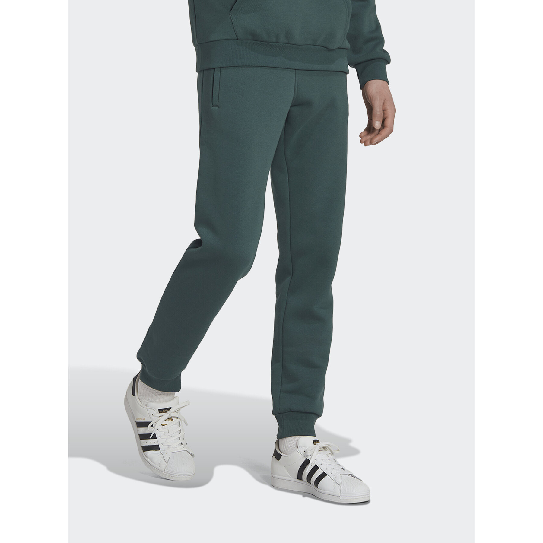 adidas Долнище анцуг adicolor Essentails Trefoil HK0106 Зелен Slim Fit - Pepit.bg