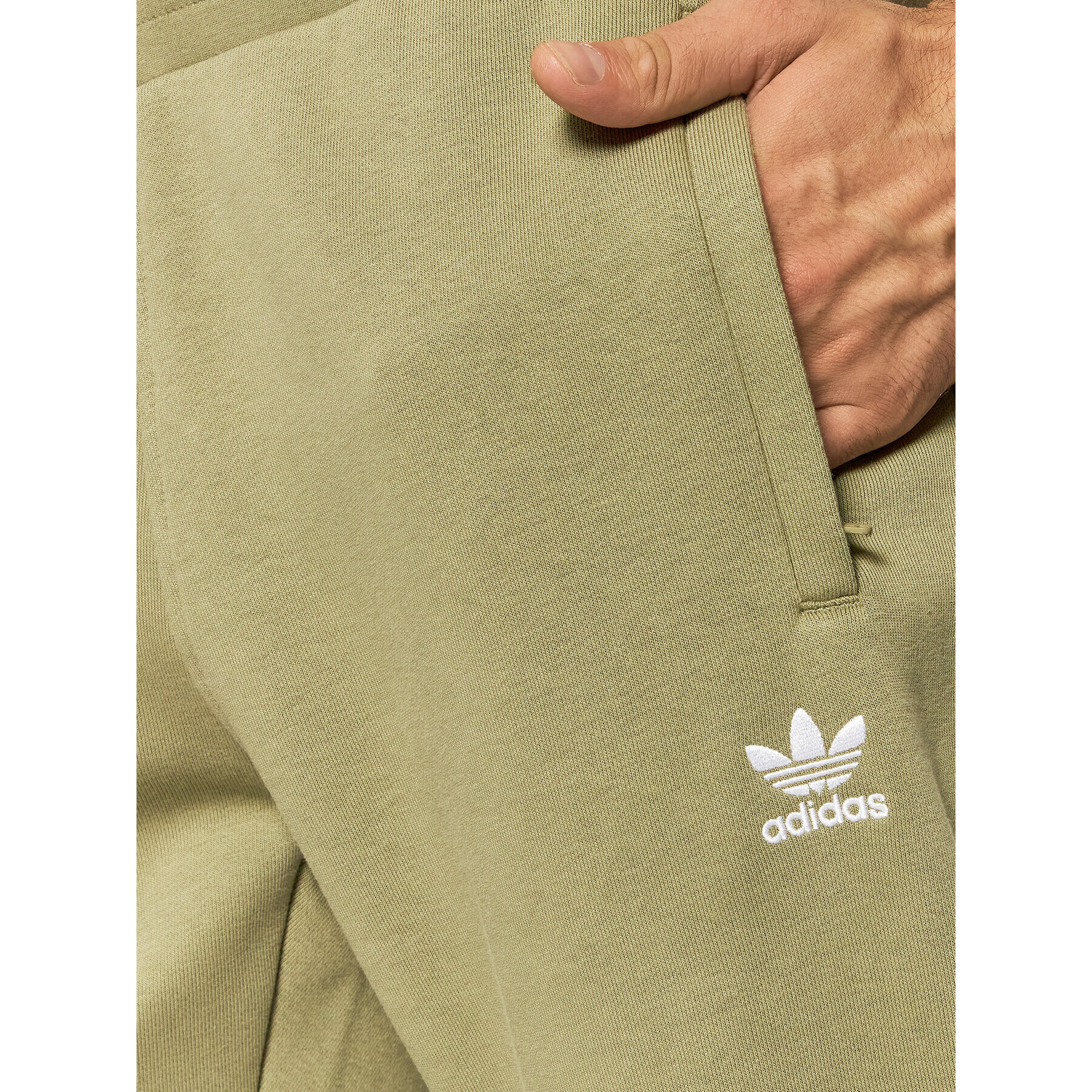 adidas Долнище анцуг adicolor Essentials Trefoil H34656 Зелен Slim Fit - Pepit.bg