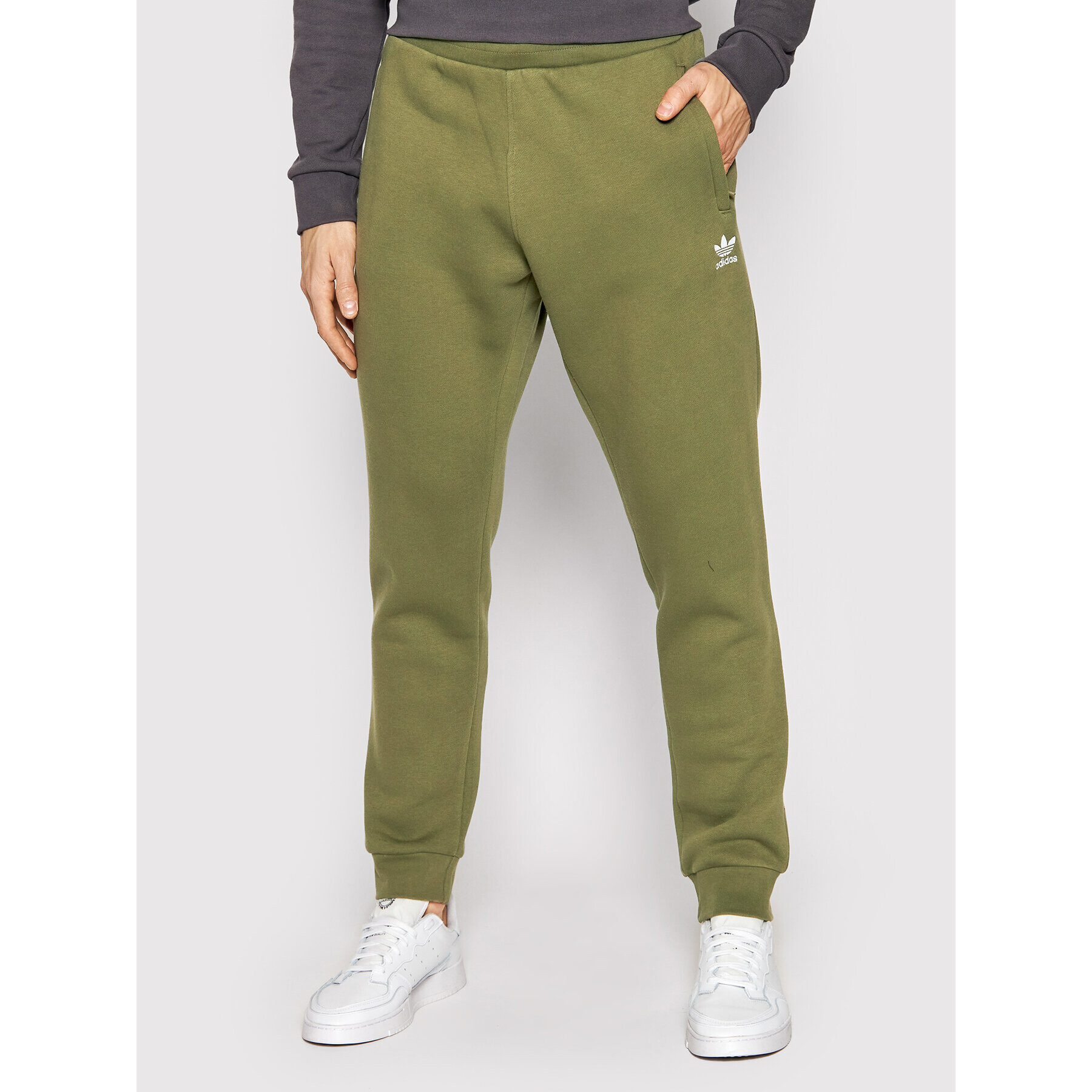 adidas Долнище анцуг adicolor Essentials Trefoil H65676 Зелен Slim Fit - Pepit.bg