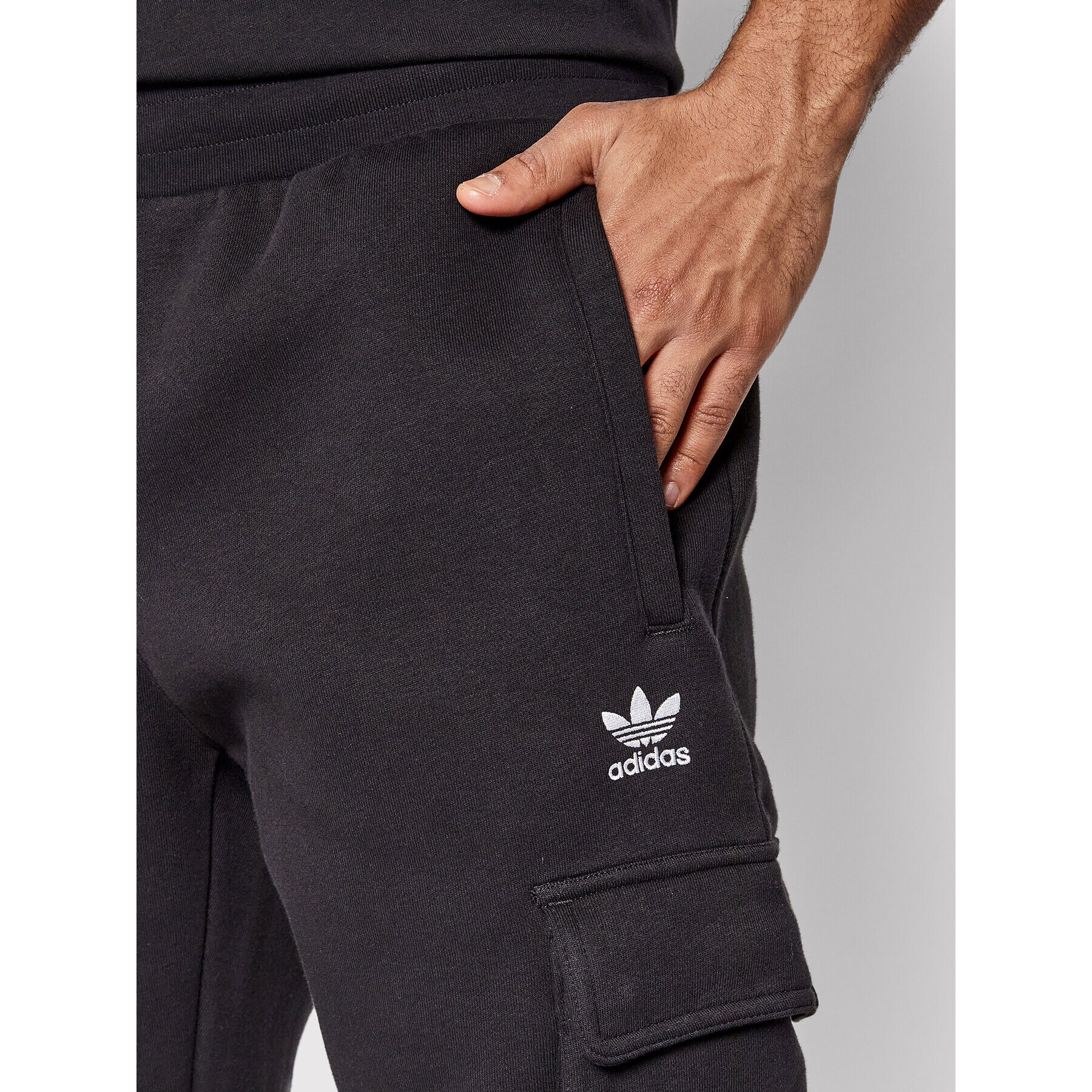 adidas Долнище анцуг adicolor Essentials Trefoil HE6989 Черен Slim Fit - Pepit.bg