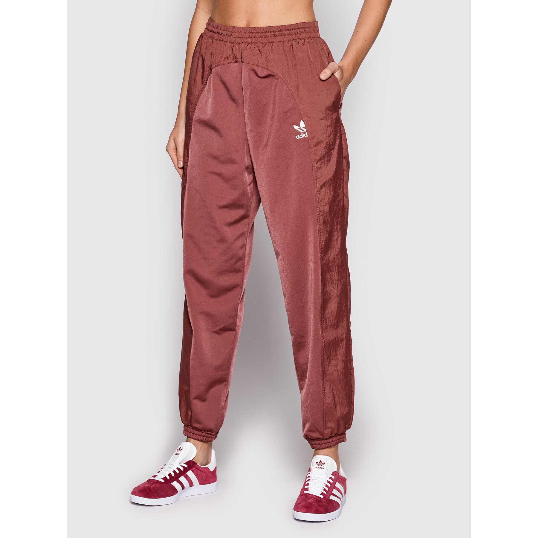 adidas Долнище анцуг adicolor Split Trefoil HC7043 Бордо Relaxed Fit - Pepit.bg