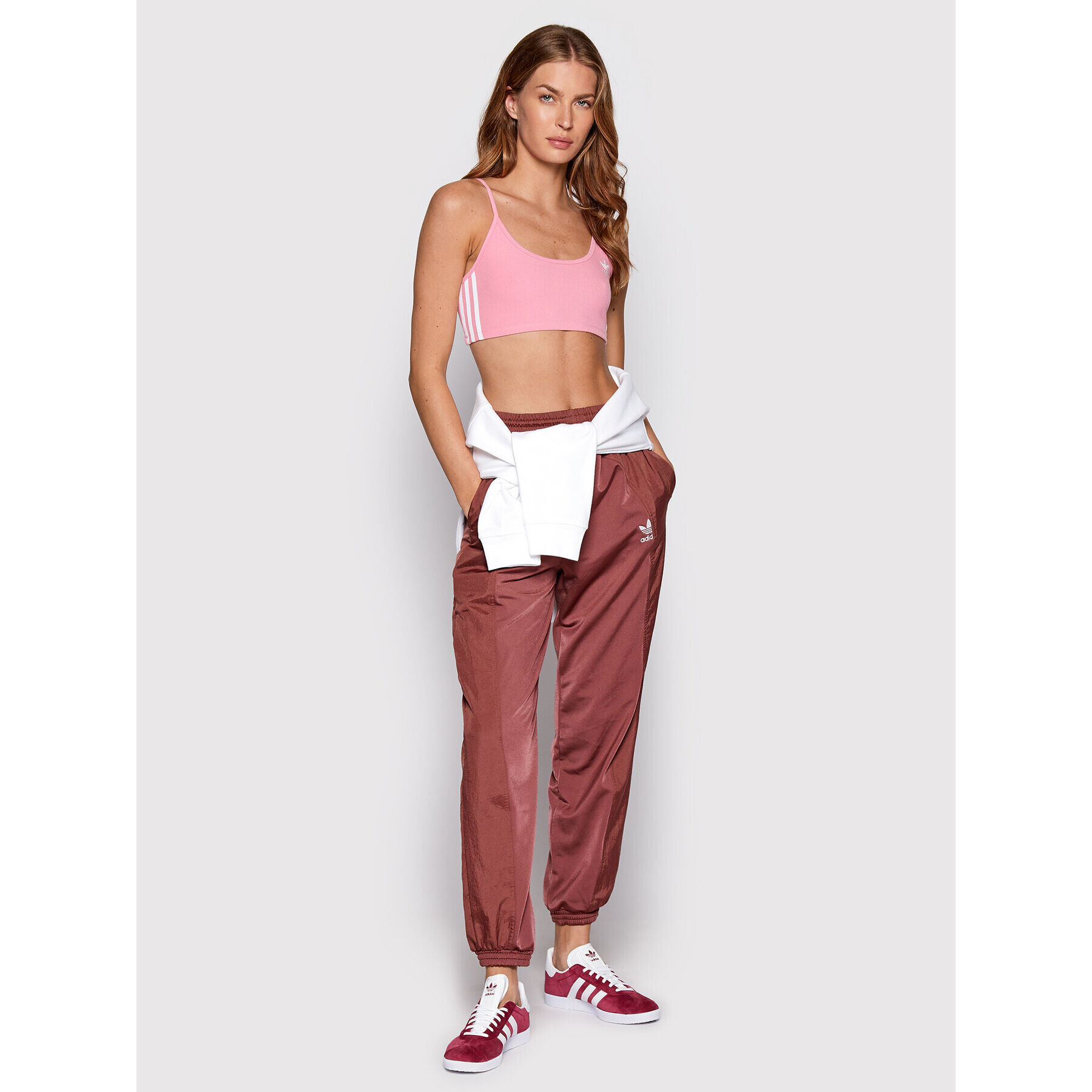 adidas Долнище анцуг adicolor Split Trefoil HC7043 Бордо Relaxed Fit - Pepit.bg