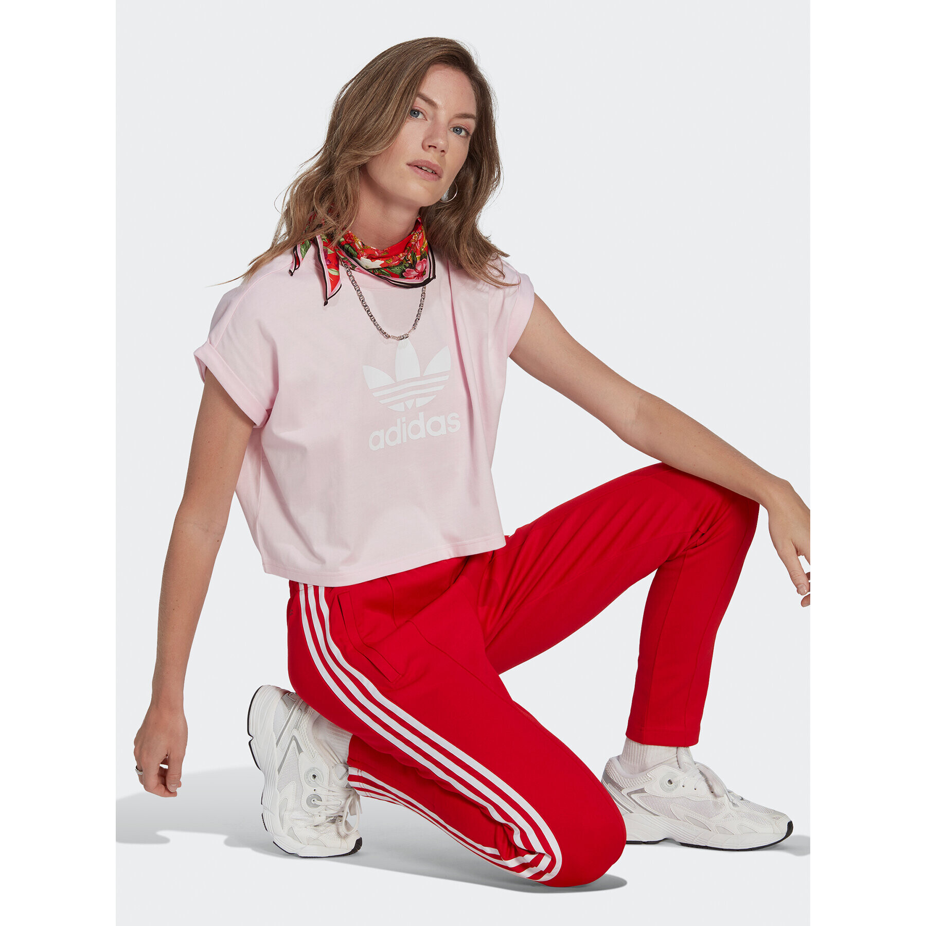 adidas Долнище анцуг Adicolor SST Tracksuit Bottoms IB5917 Червен Slim Fit - Pepit.bg