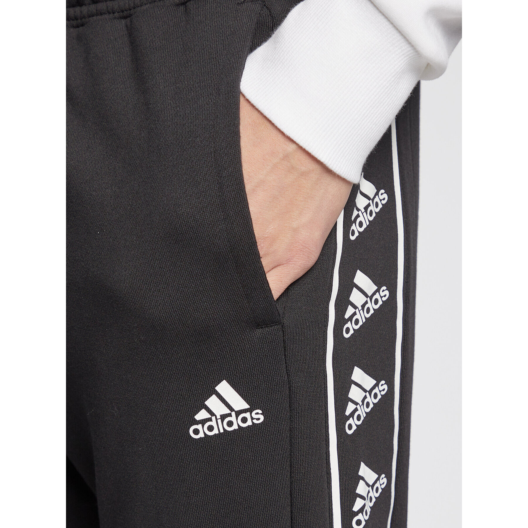 adidas Долнище анцуг Brandlove IC6795 Черен Regular Fit - Pepit.bg