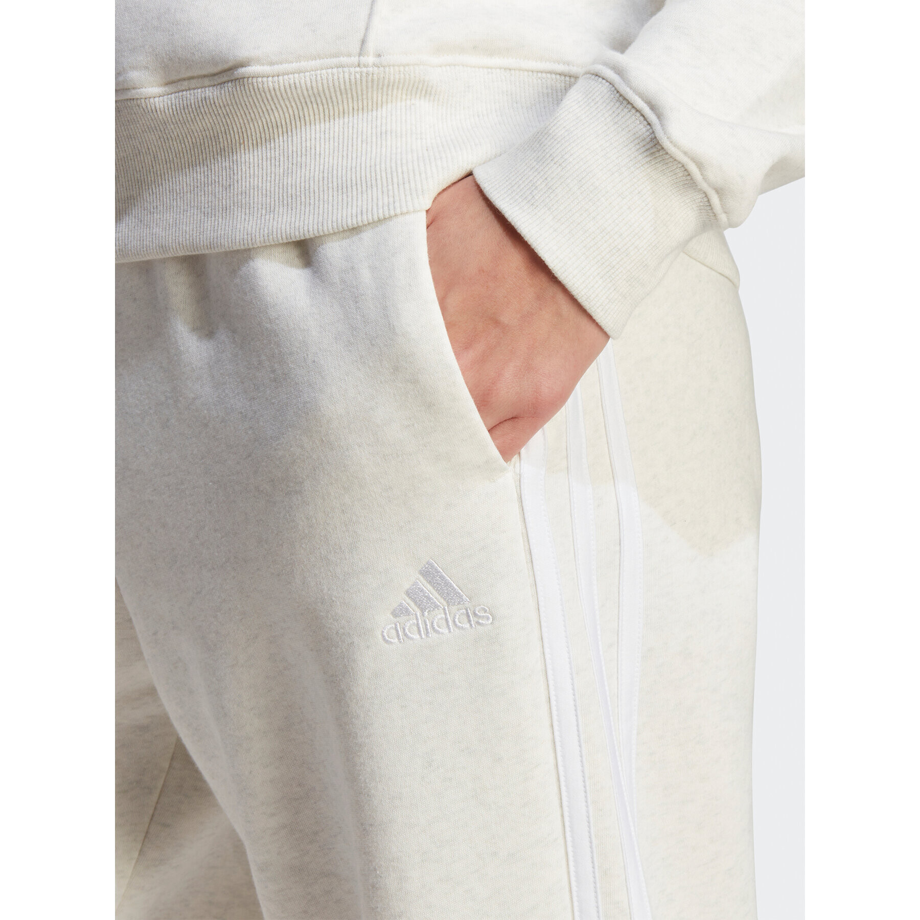 adidas Долнище анцуг Essentials 3-Stripes Open Hem Fleece IM0248 Екрю Loose Fit - Pepit.bg