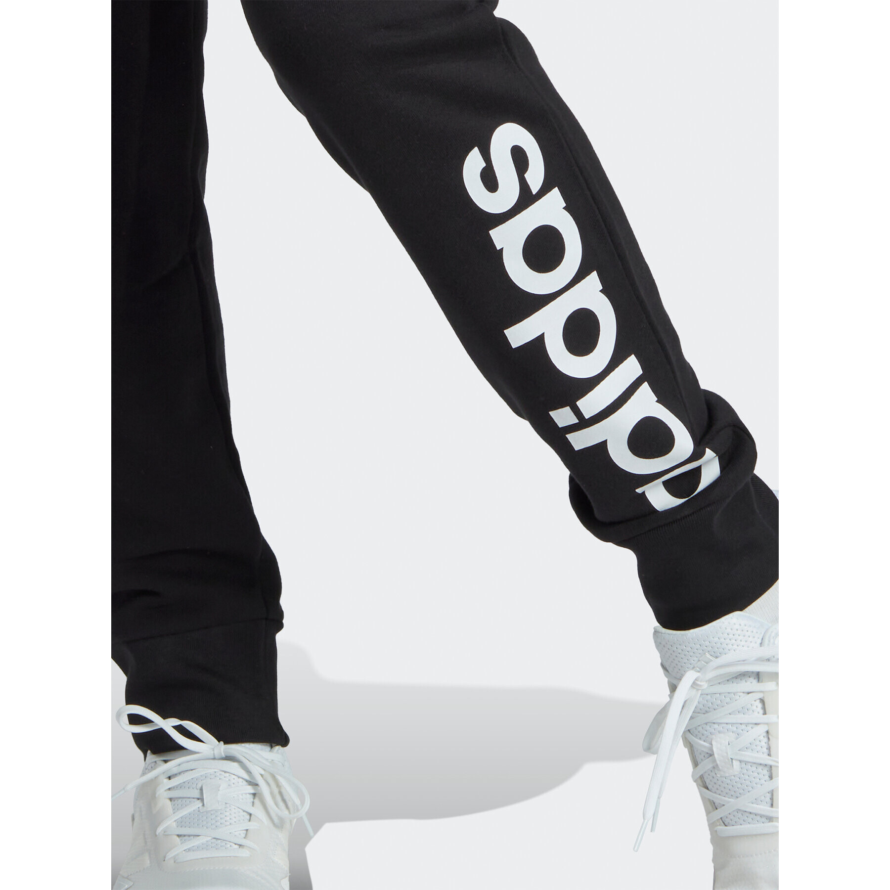 adidas Долнище анцуг Essentials French Terry Tapered Cuff Logo Joggers IC0063 Черен Regular Fit - Pepit.bg