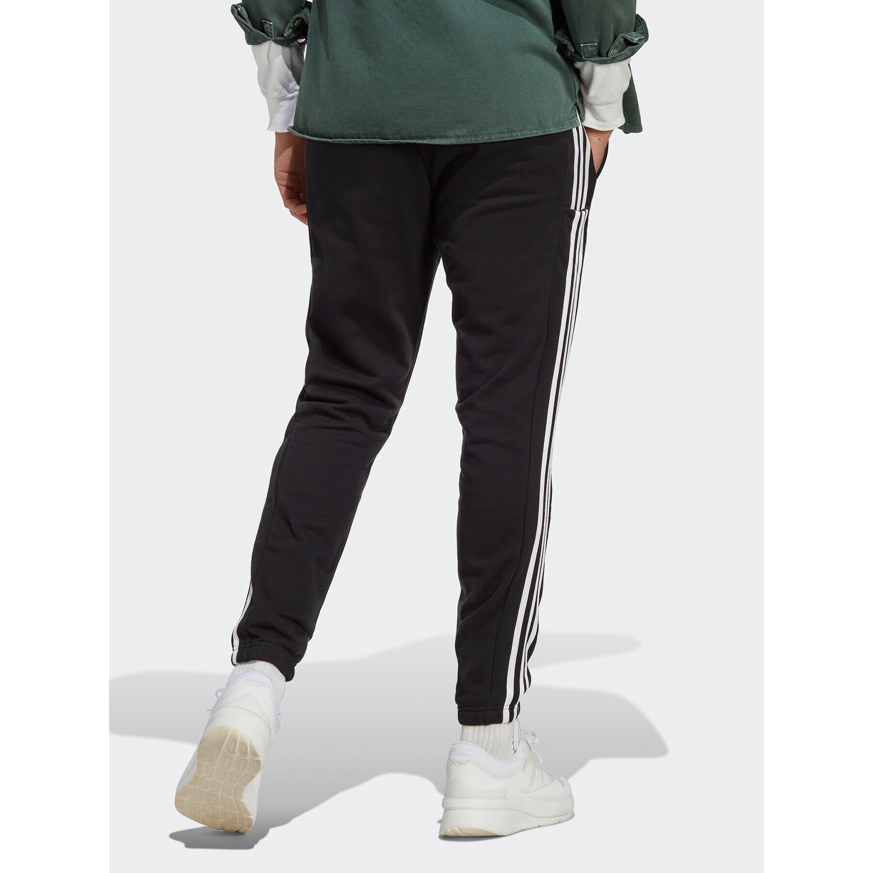 adidas Долнище анцуг Essentials French Terry Tapered Elastic Cuff 3-Stripes Joggers IC0050 Черен Regular Fit - Pepit.bg