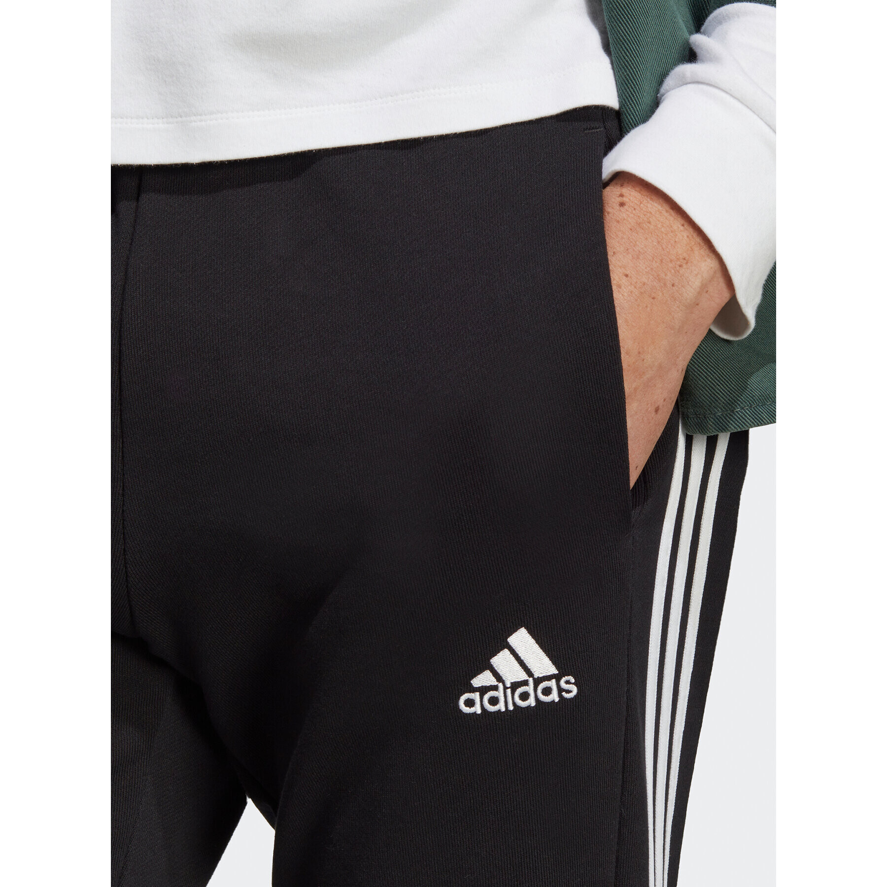 adidas Долнище анцуг Essentials French Terry Tapered Elastic Cuff 3-Stripes Joggers IC0050 Черен Regular Fit - Pepit.bg