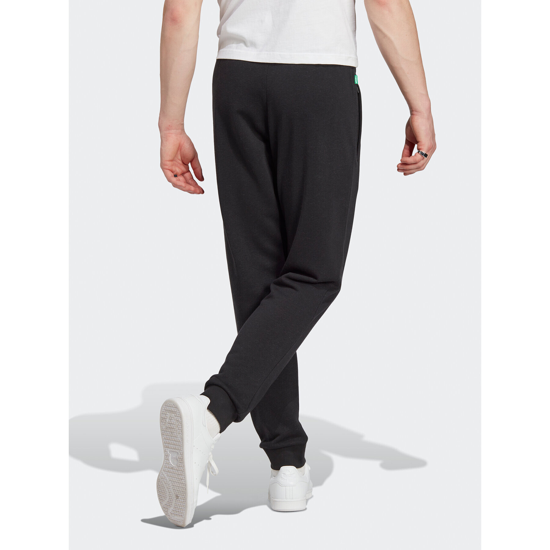 adidas Долнище анцуг Essentials+ Made with Hemp Joggers HR8616 Черен Slim Fit - Pepit.bg