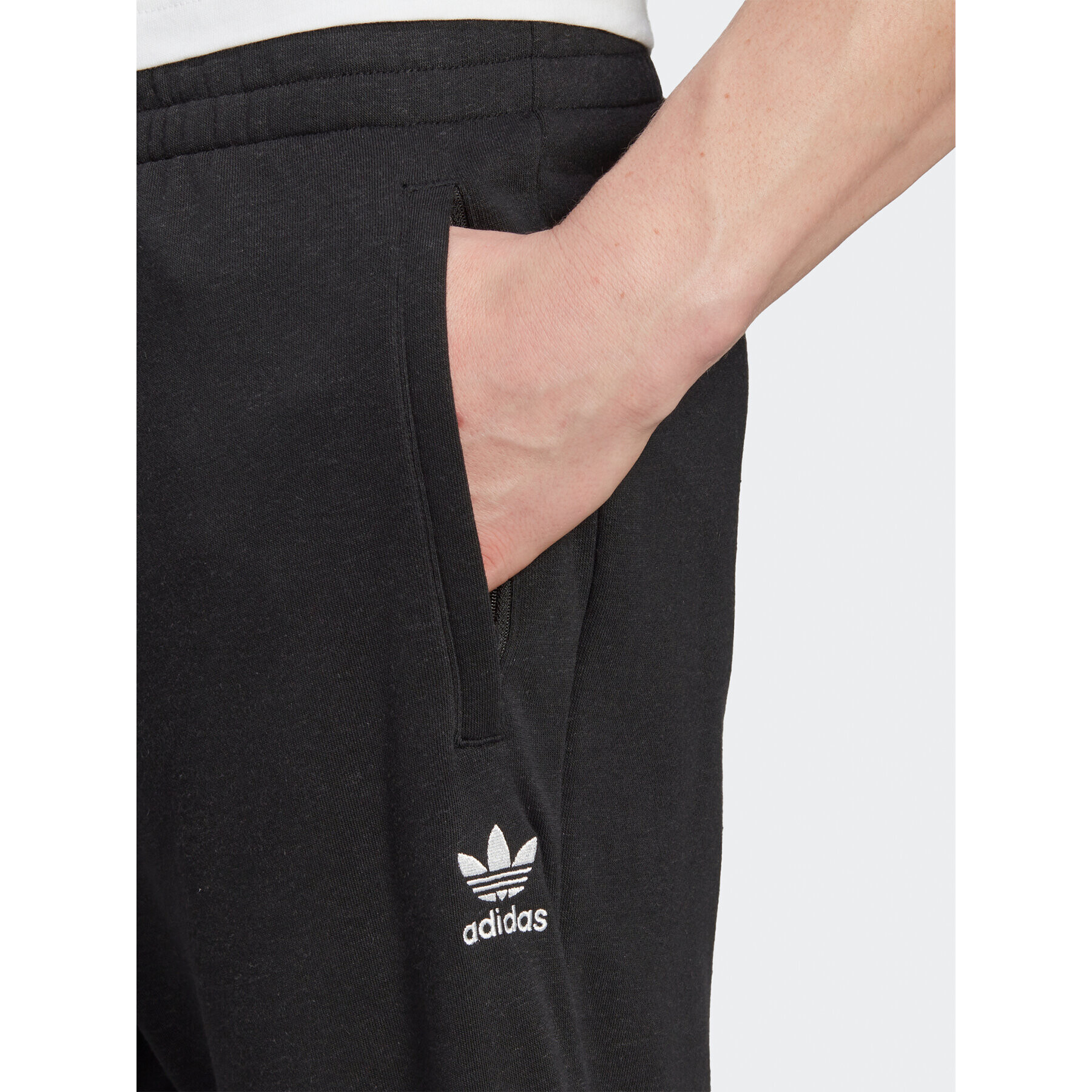 adidas Долнище анцуг Essentials+ Made with Hemp Joggers HR8616 Черен Slim Fit - Pepit.bg