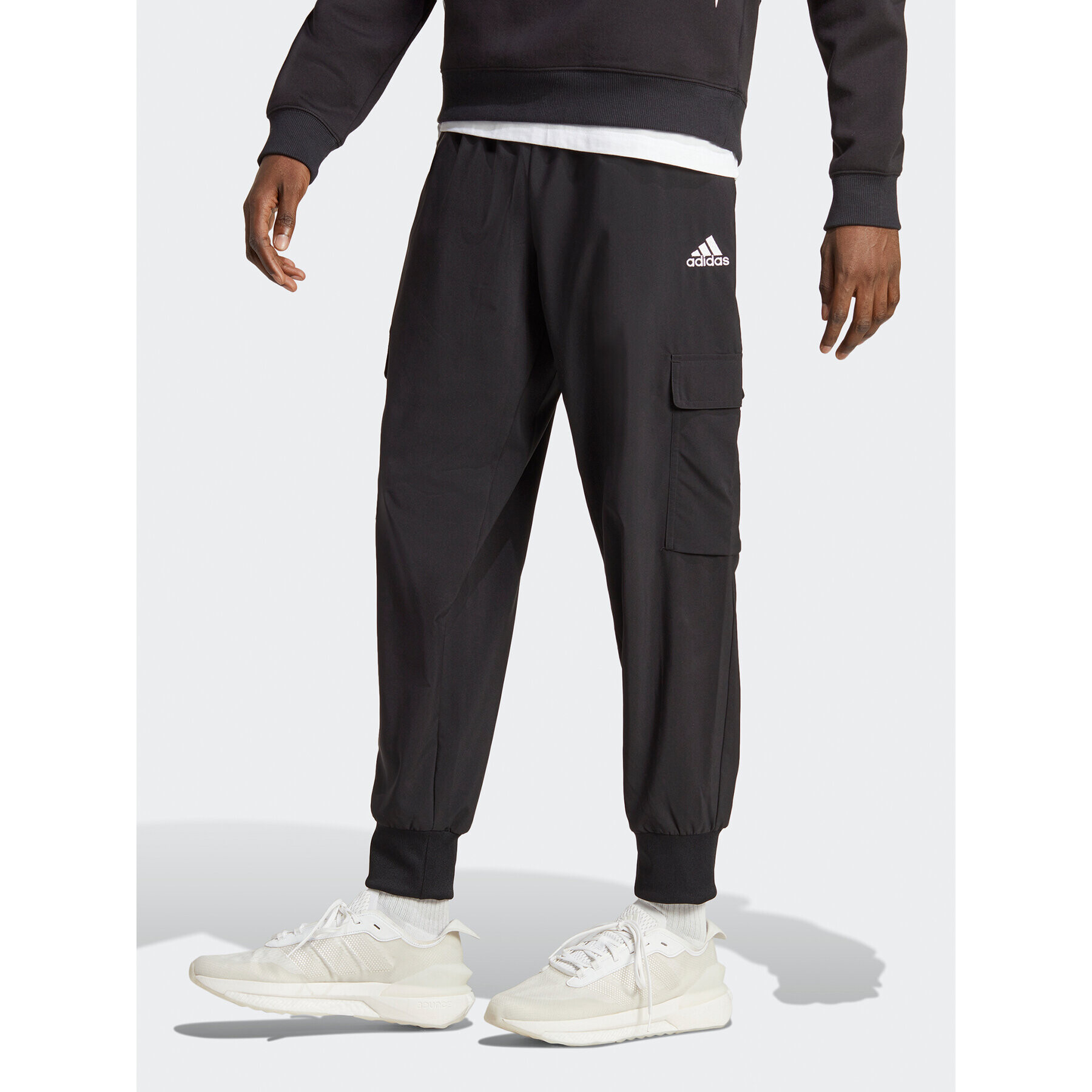 adidas Долнище анцуг Essentials Small Logo Woven Cargo Ankle-Length Pants HA4348 Черен Regular Fit - Pepit.bg