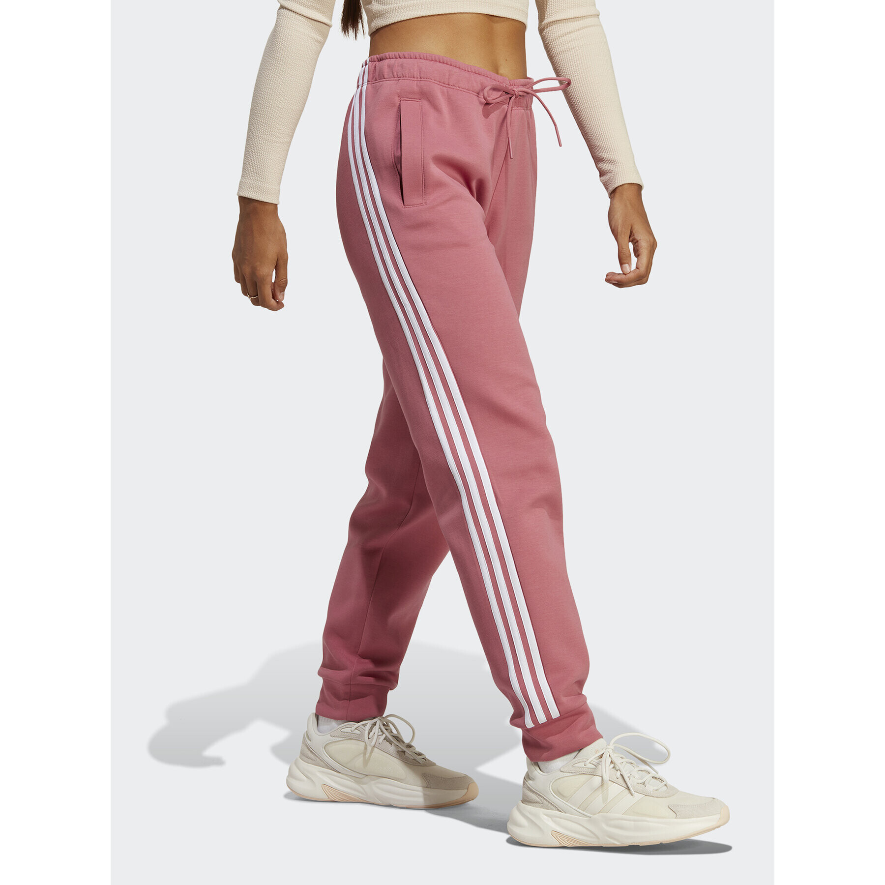 adidas Долнище анцуг Future Icons 3-Stripes Regular Tracksuit Bottoms IB8532 Розов Regular Fit - Pepit.bg