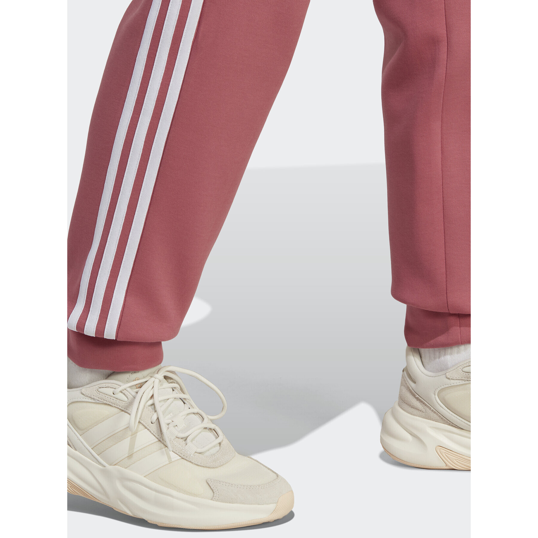 adidas Долнище анцуг Future Icons 3-Stripes Regular Tracksuit Bottoms IB8532 Розов Regular Fit - Pepit.bg