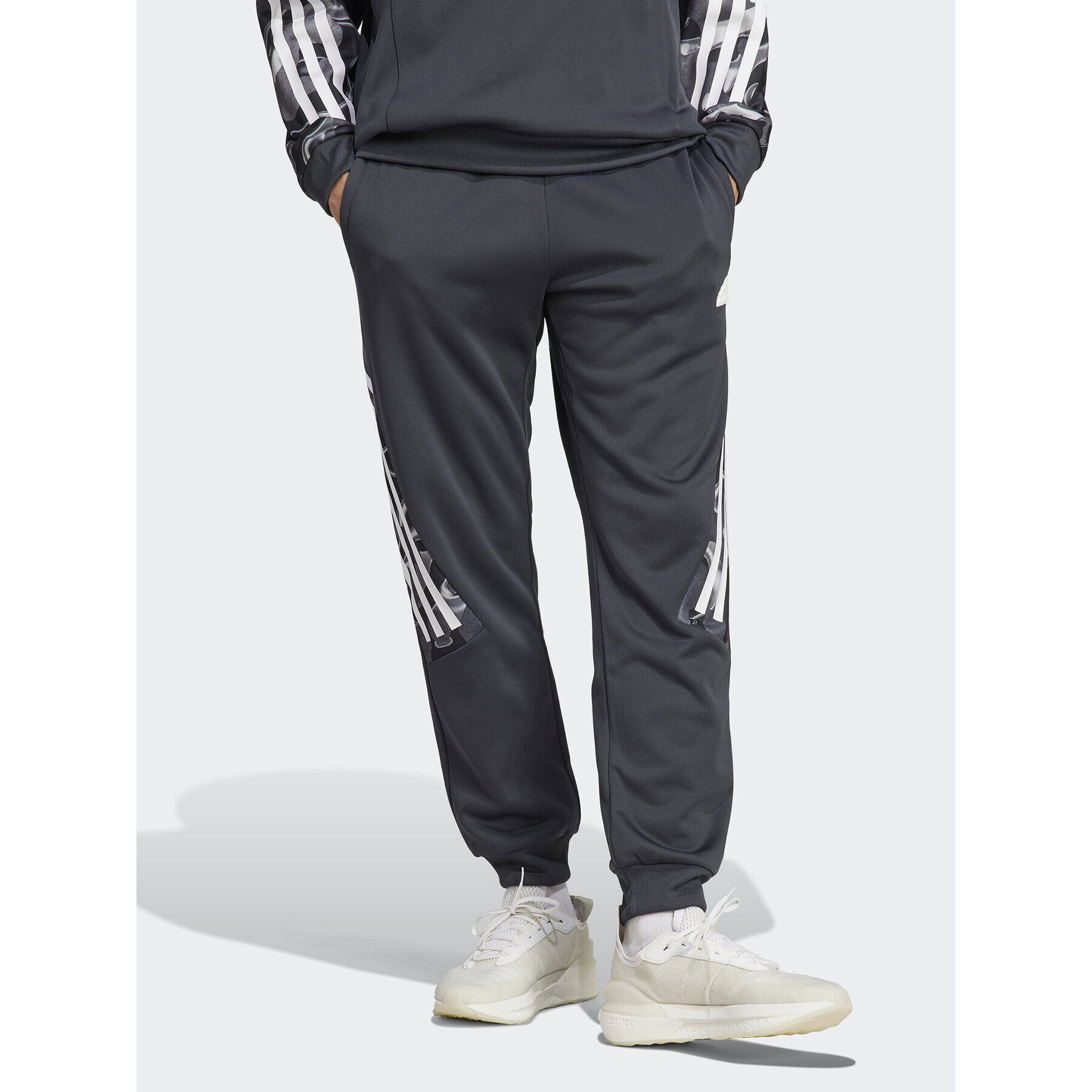 adidas Долнище анцуг Future Icons Allover Print IB6127 Сив Regular Fit - Pepit.bg