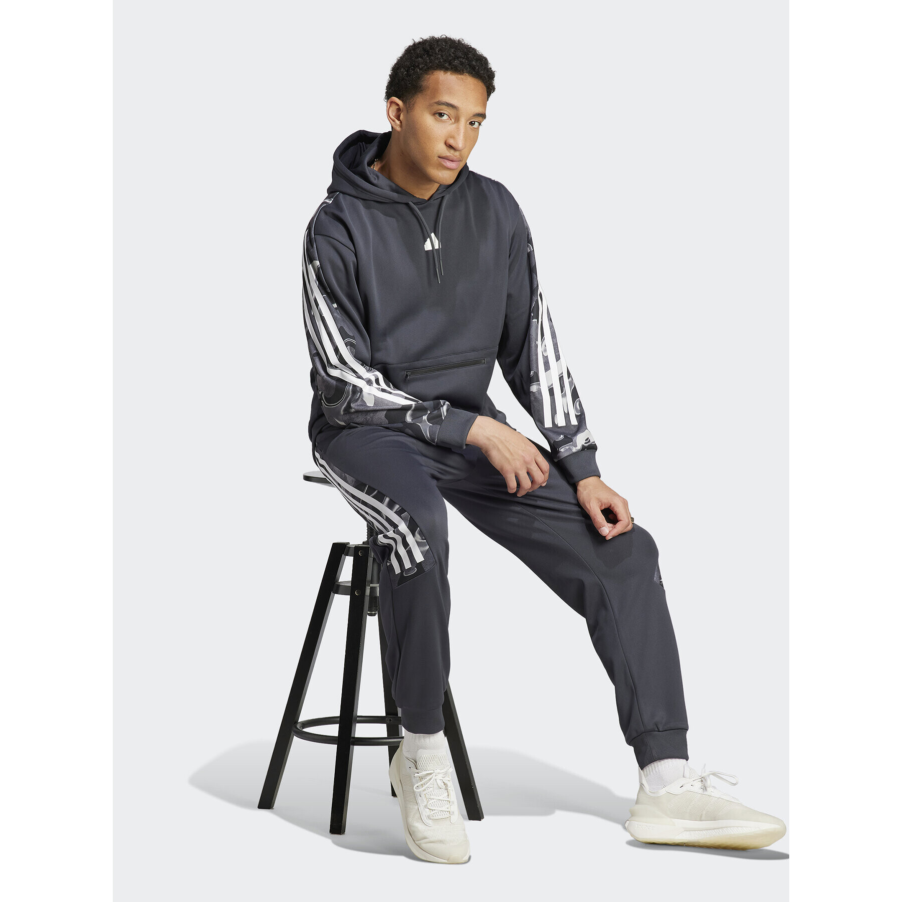 adidas Долнище анцуг Future Icons Allover Print IB6127 Сив Regular Fit - Pepit.bg