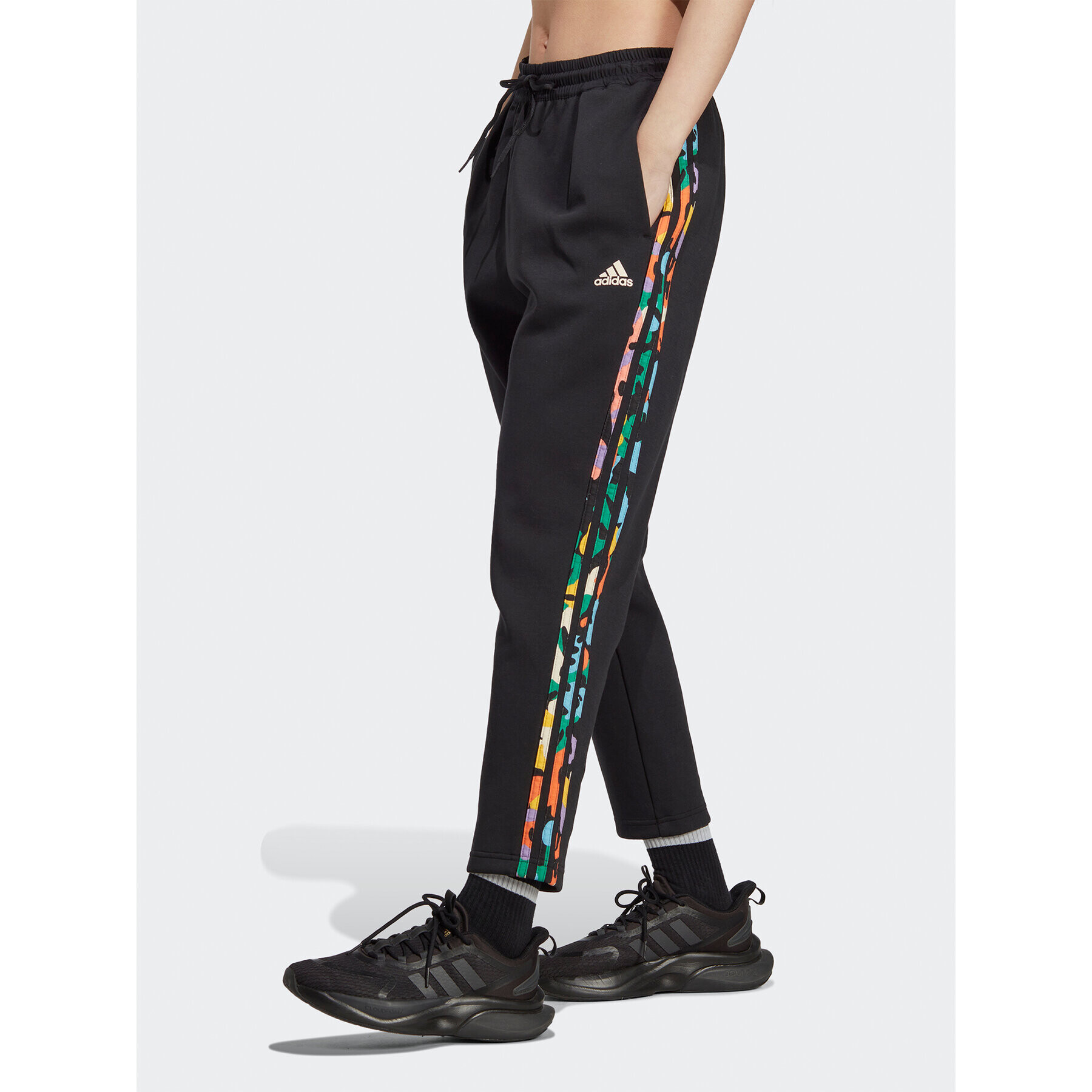 adidas Долнище анцуг Graphic Tracksuit Bottoms HT4708 Черен Regular Fit - Pepit.bg