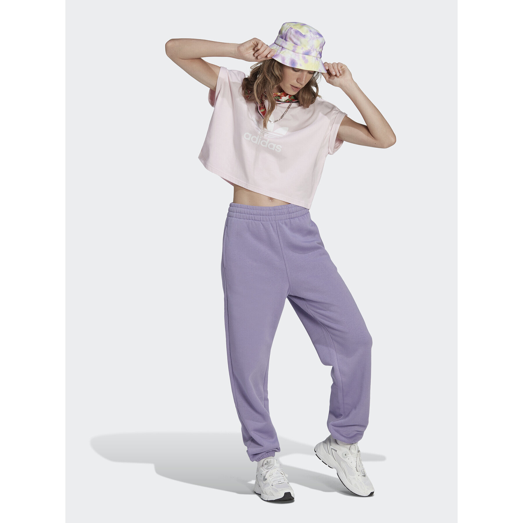 adidas Долнище анцуг IA1250 Виолетов Relaxed Fit - Pepit.bg