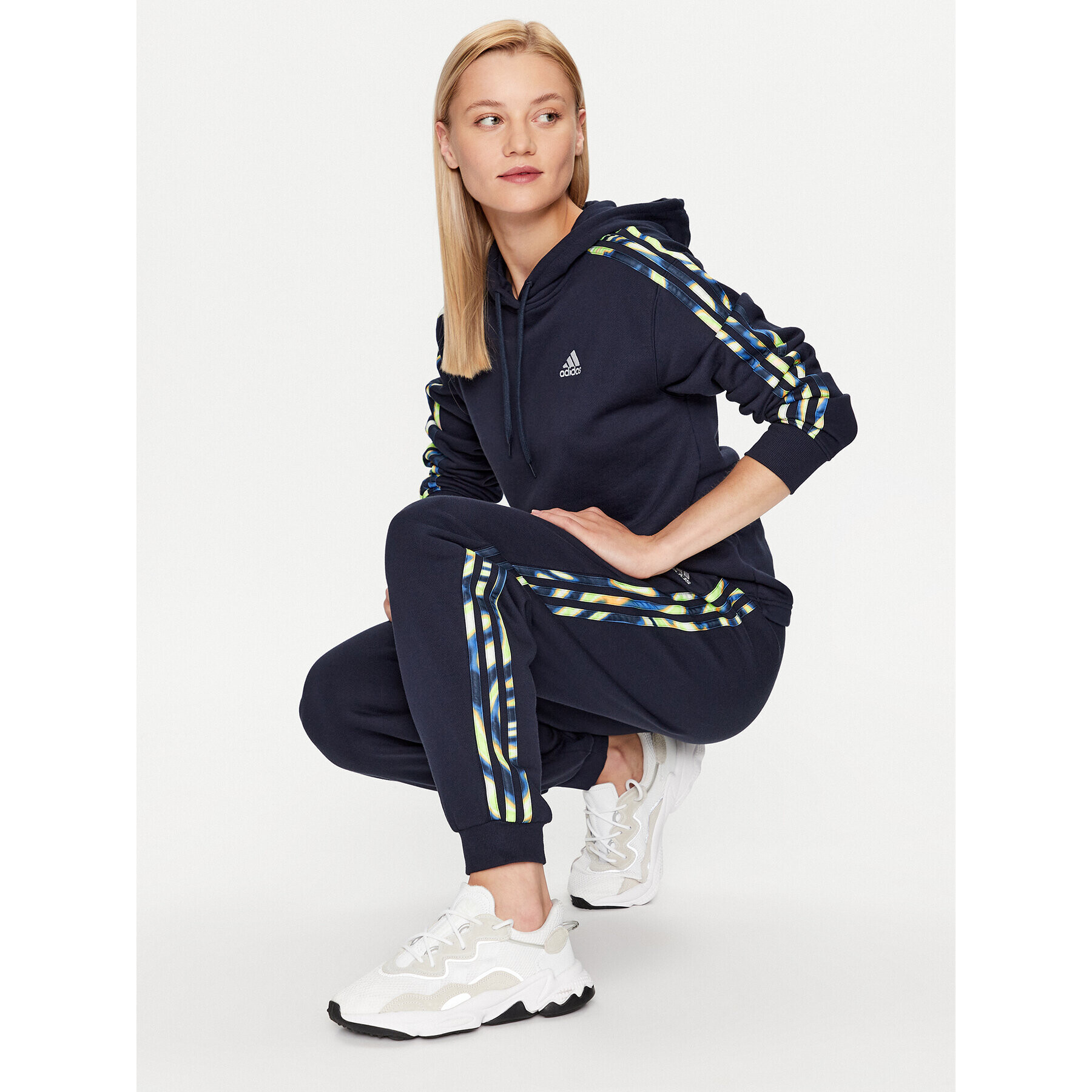 adidas Долнище анцуг IL5863 Син Loose Fit - Pepit.bg