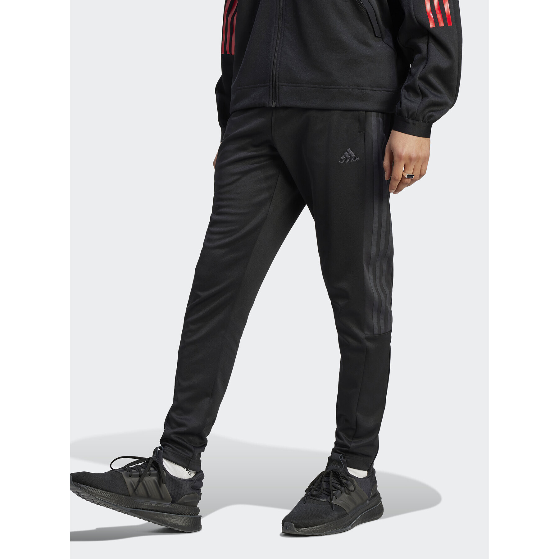 adidas Долнище анцуг IM2899 Черен Regular Fit - Pepit.bg