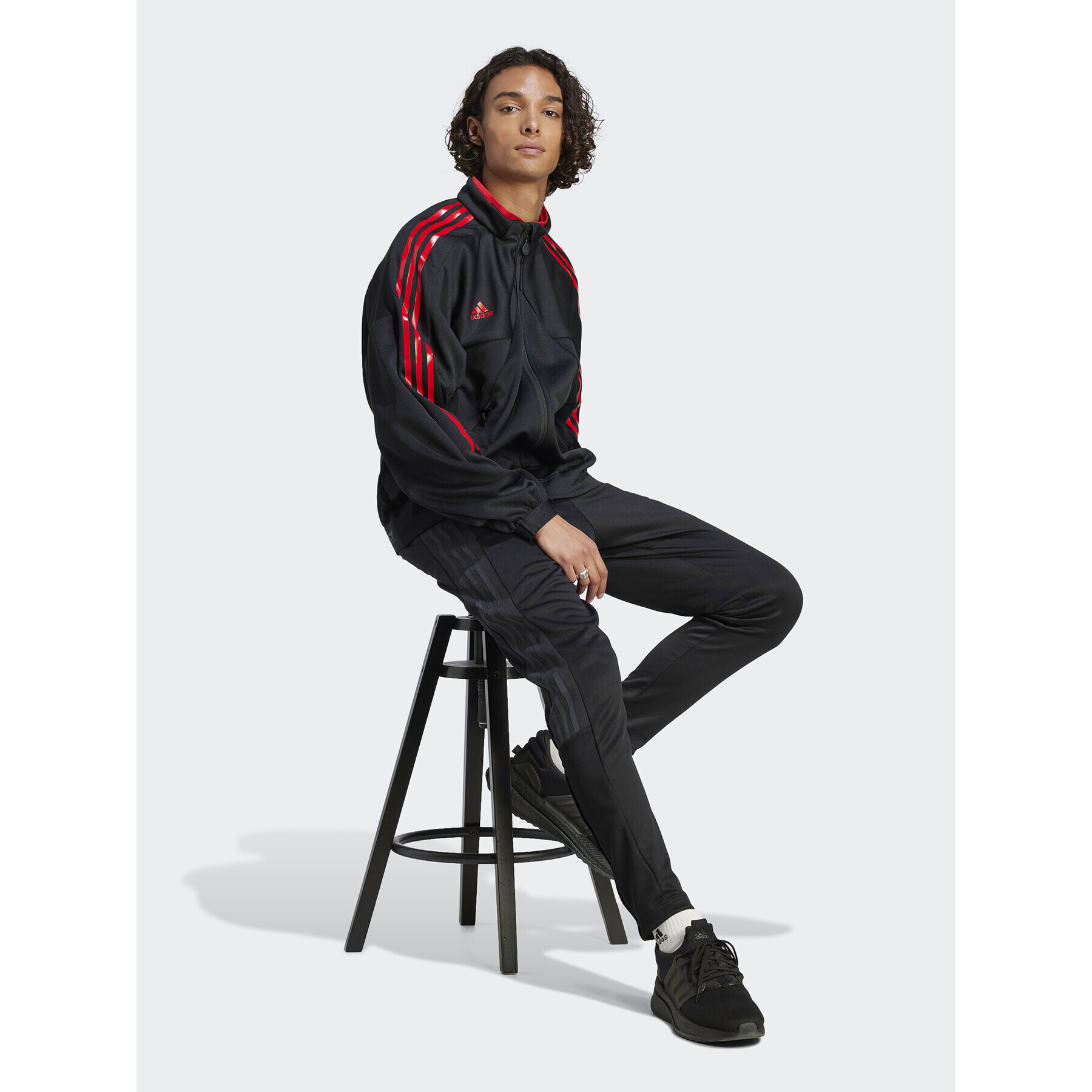 adidas Долнище анцуг IM2899 Черен Regular Fit - Pepit.bg