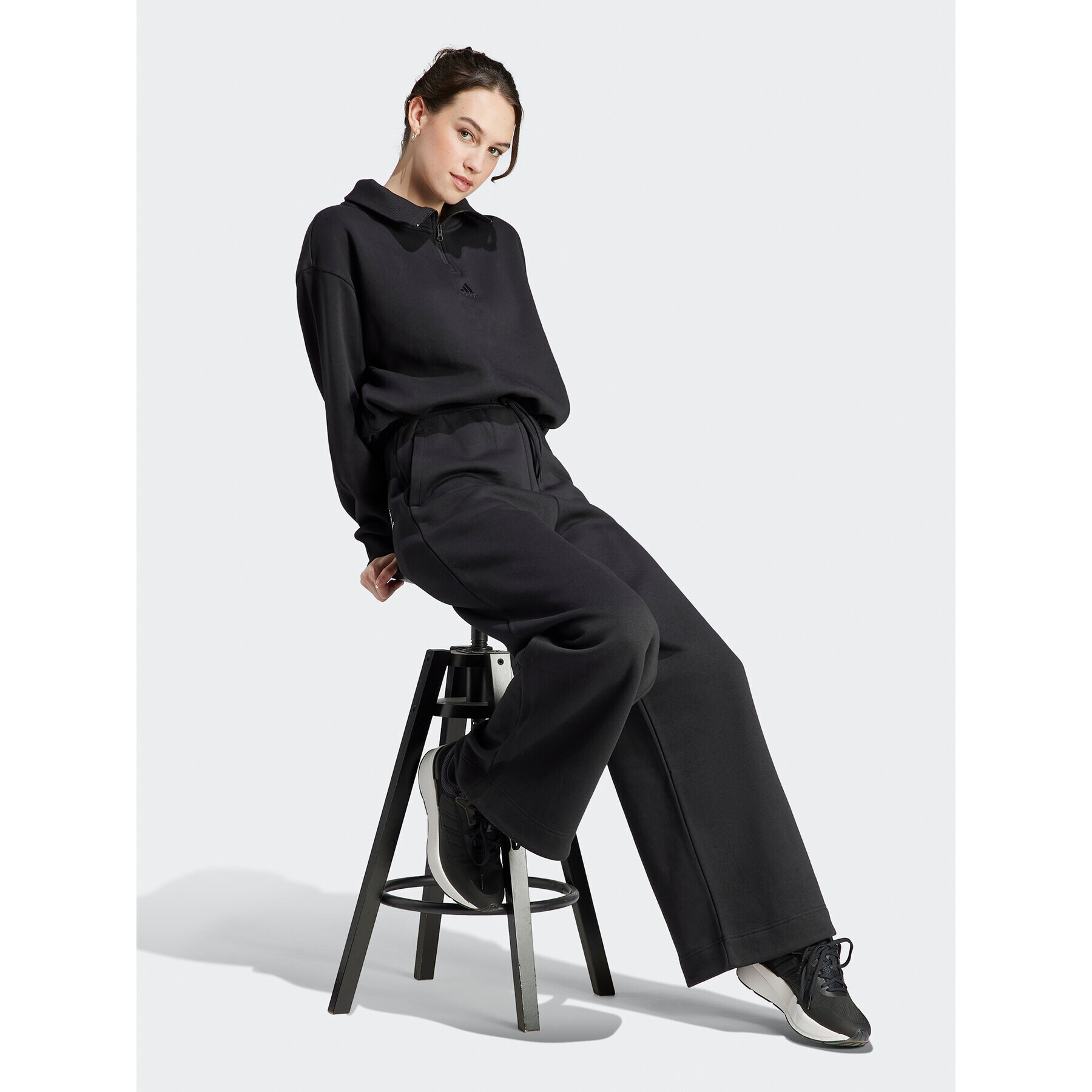 adidas Долнище анцуг IR8377 Черен Loose Fit - Pepit.bg