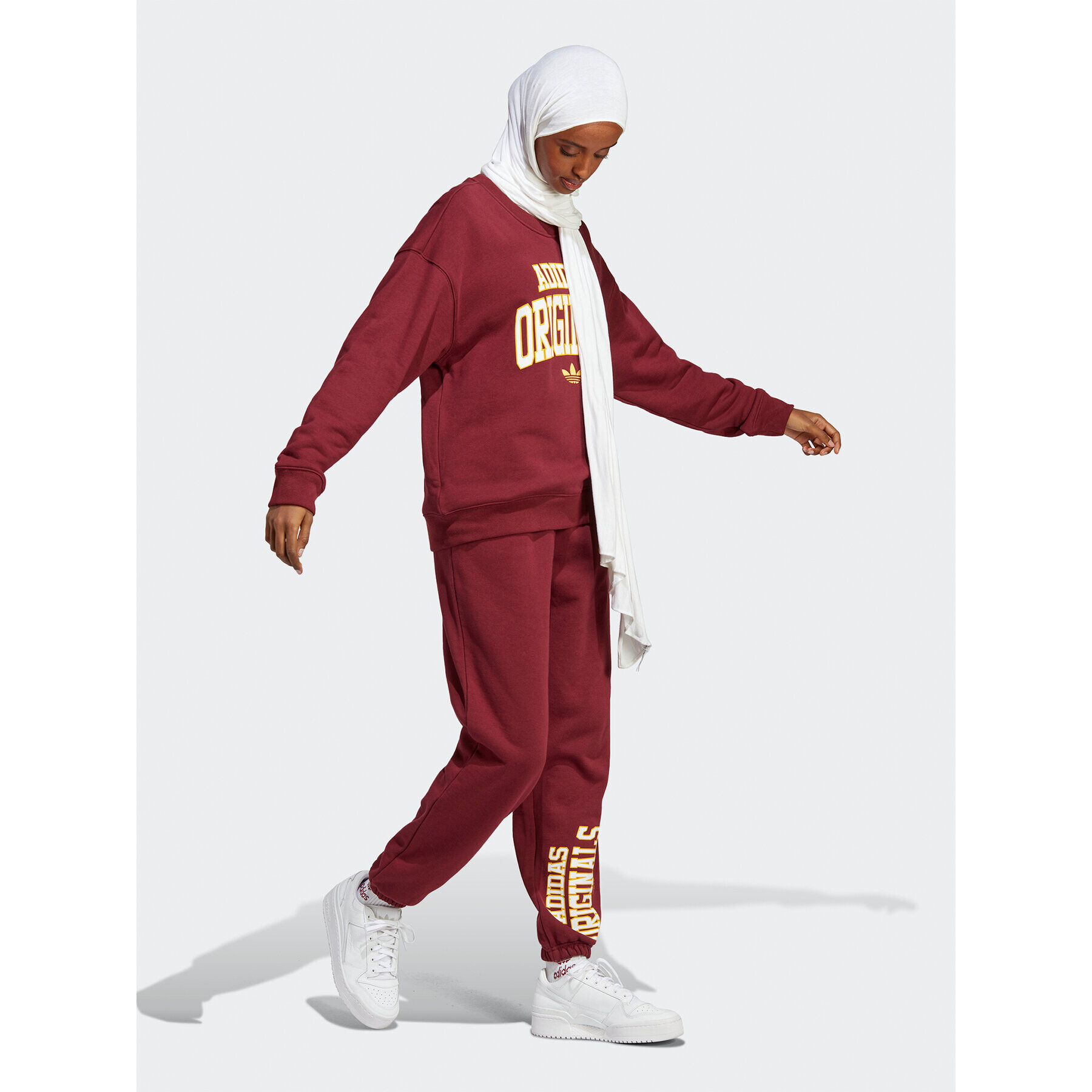 adidas Долнище анцуг Joggers IC6035 Червен Slim Fit - Pepit.bg