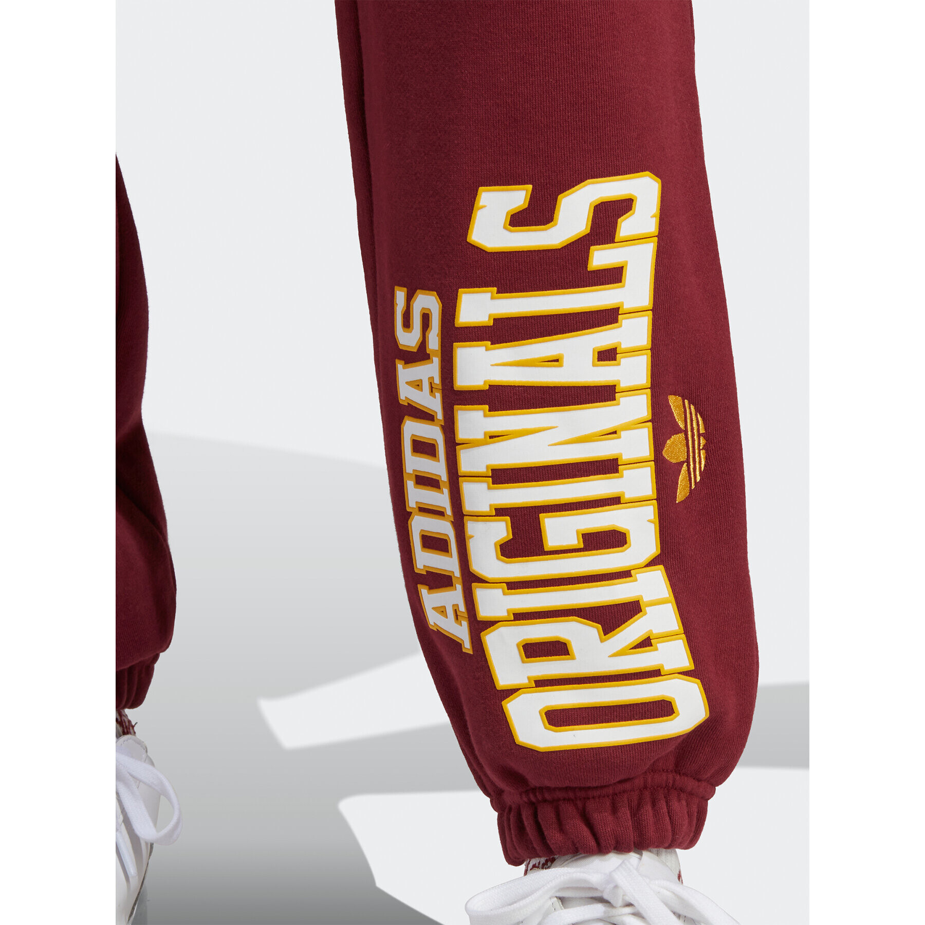 adidas Долнище анцуг Joggers IC6035 Червен Slim Fit - Pepit.bg