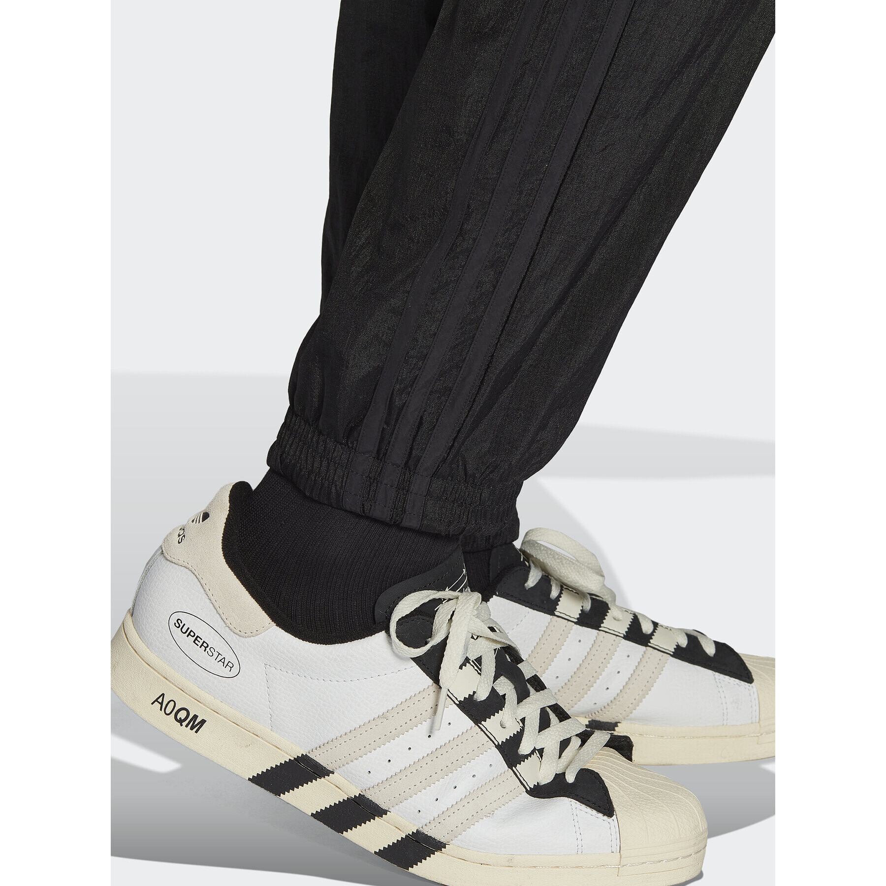 adidas Долнище анцуг Reveal Material Mix HK2732 Черен Regular Fit - Pepit.bg