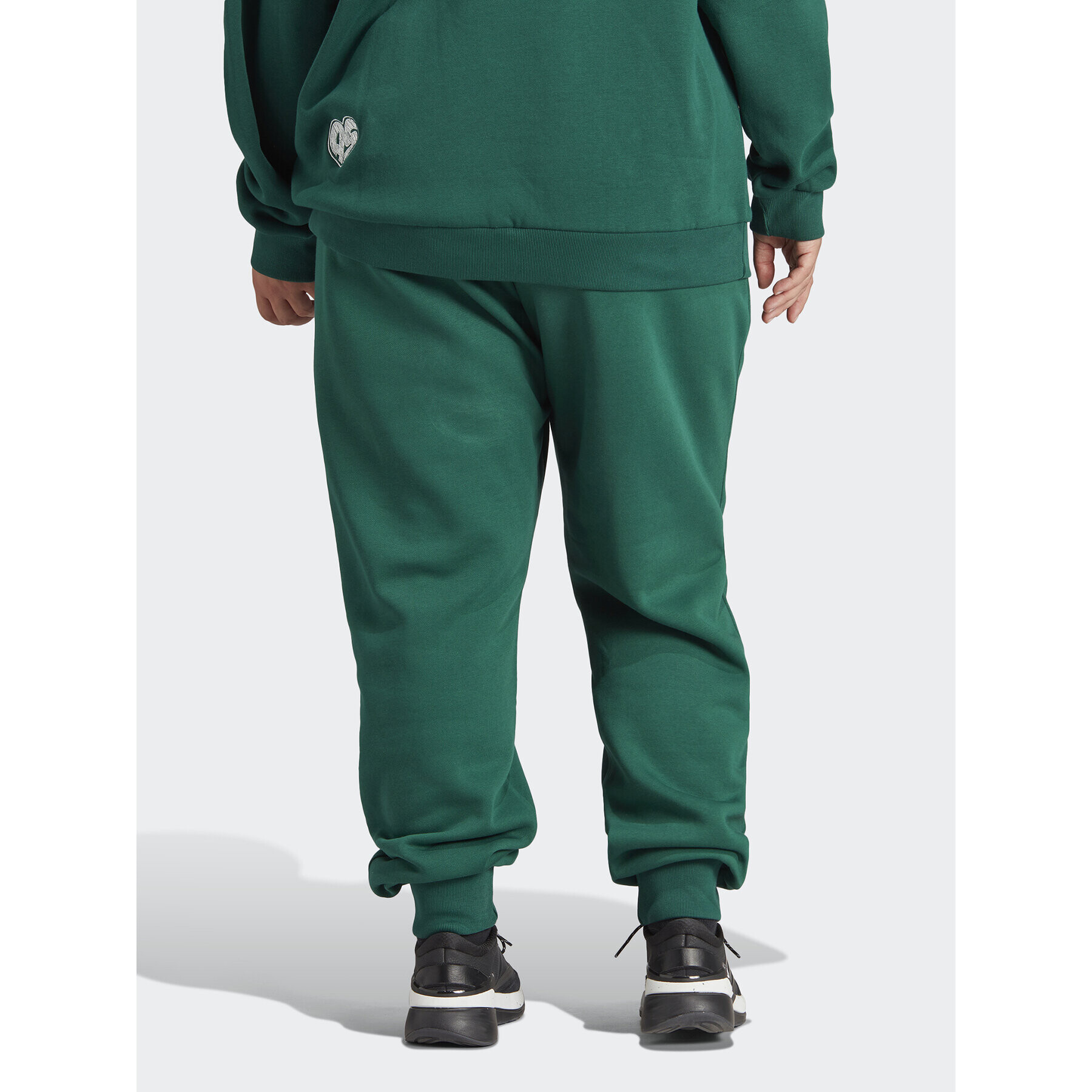 adidas Долнище анцуг Scribble Embroidery Fleece IK9649 Зелен Loose Fit - Pepit.bg