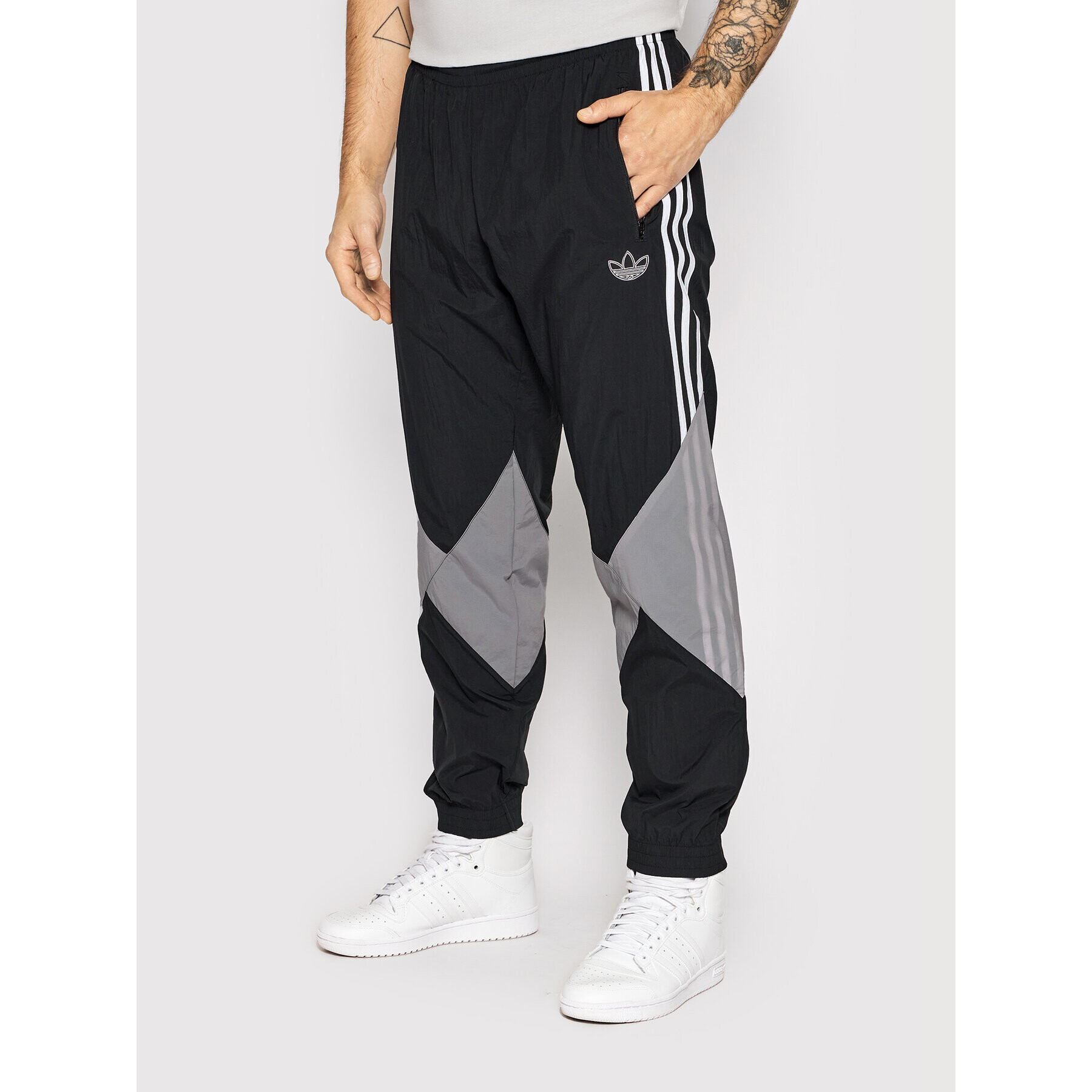 adidas Долнище анцуг Sprt Lightning Track HE4715 Черен Regular Fit - Pepit.bg