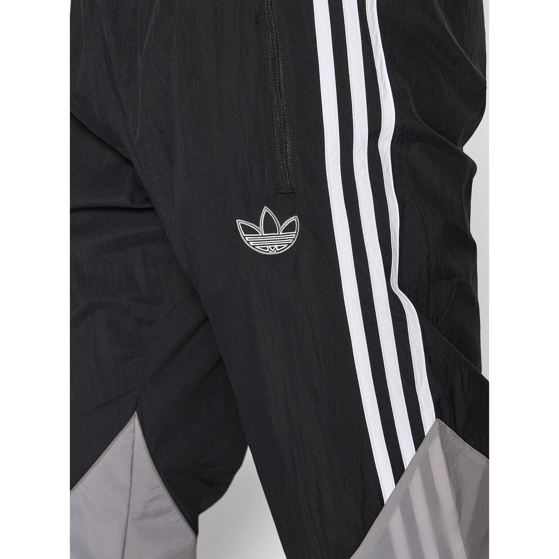 adidas Долнище анцуг Sprt Lightning Track HE4715 Черен Regular Fit - Pepit.bg