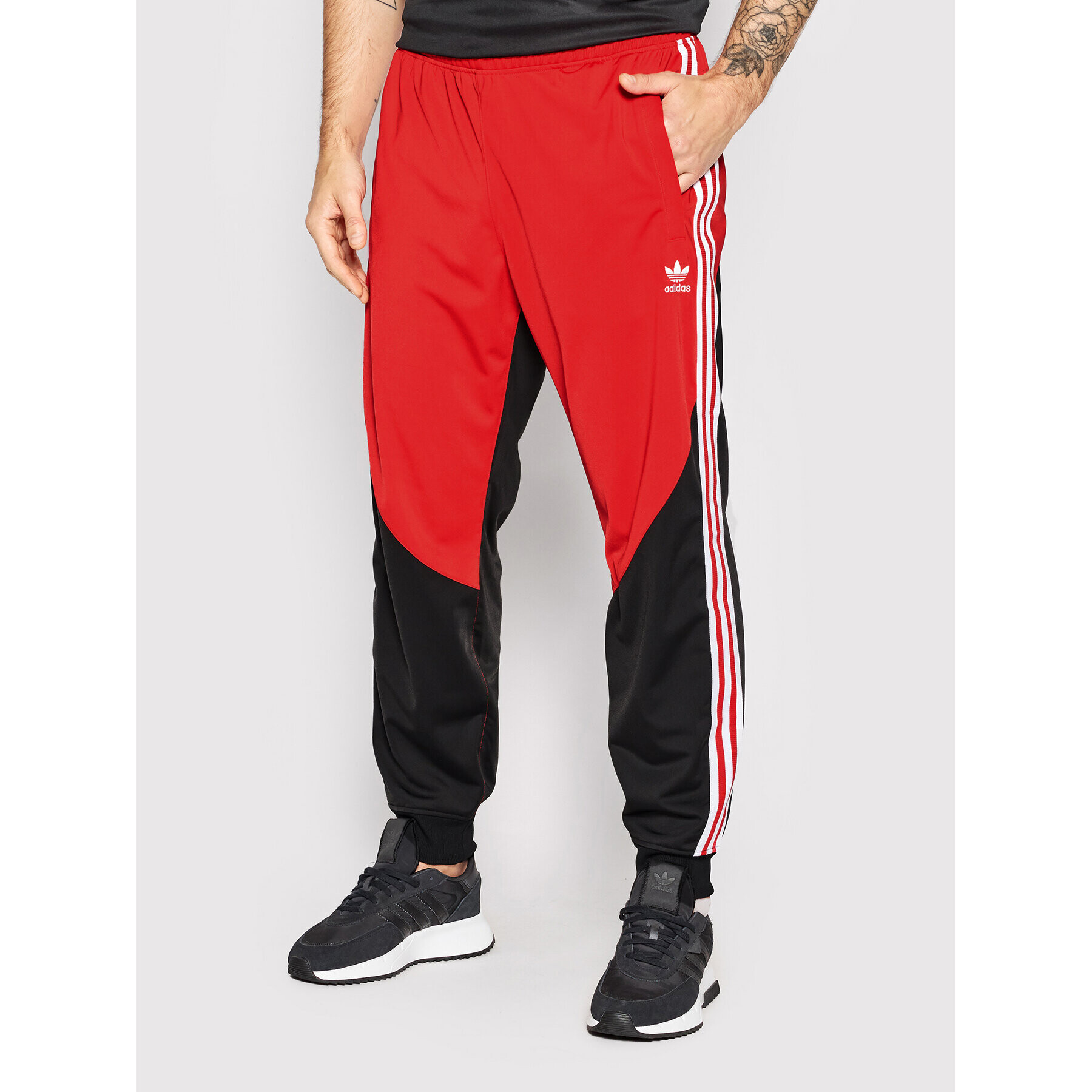 adidas Долнище анцуг Sst Blocked Track HC2078 Черен Regular Fit - Pepit.bg