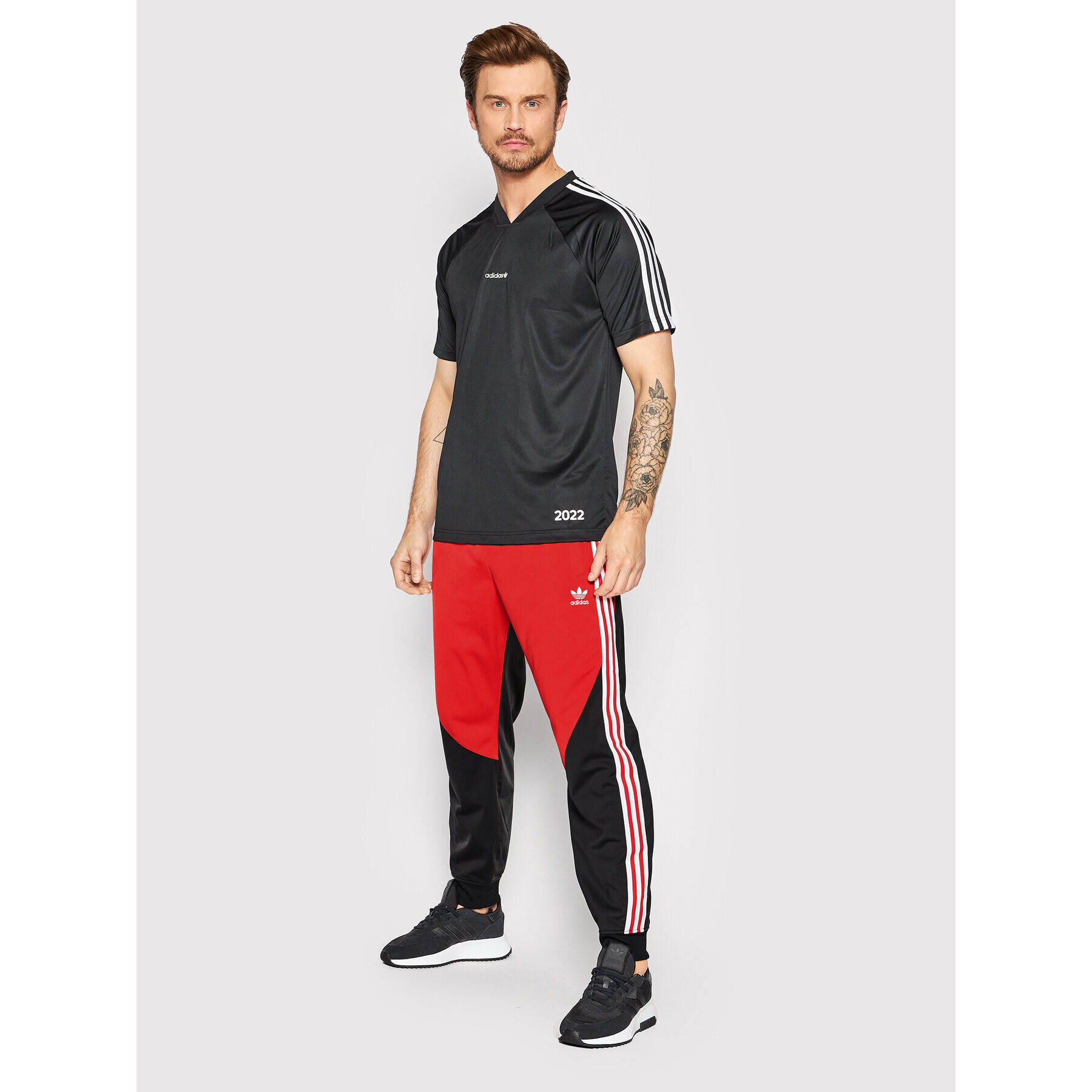 adidas Долнище анцуг Sst Blocked Track HC2078 Черен Regular Fit - Pepit.bg