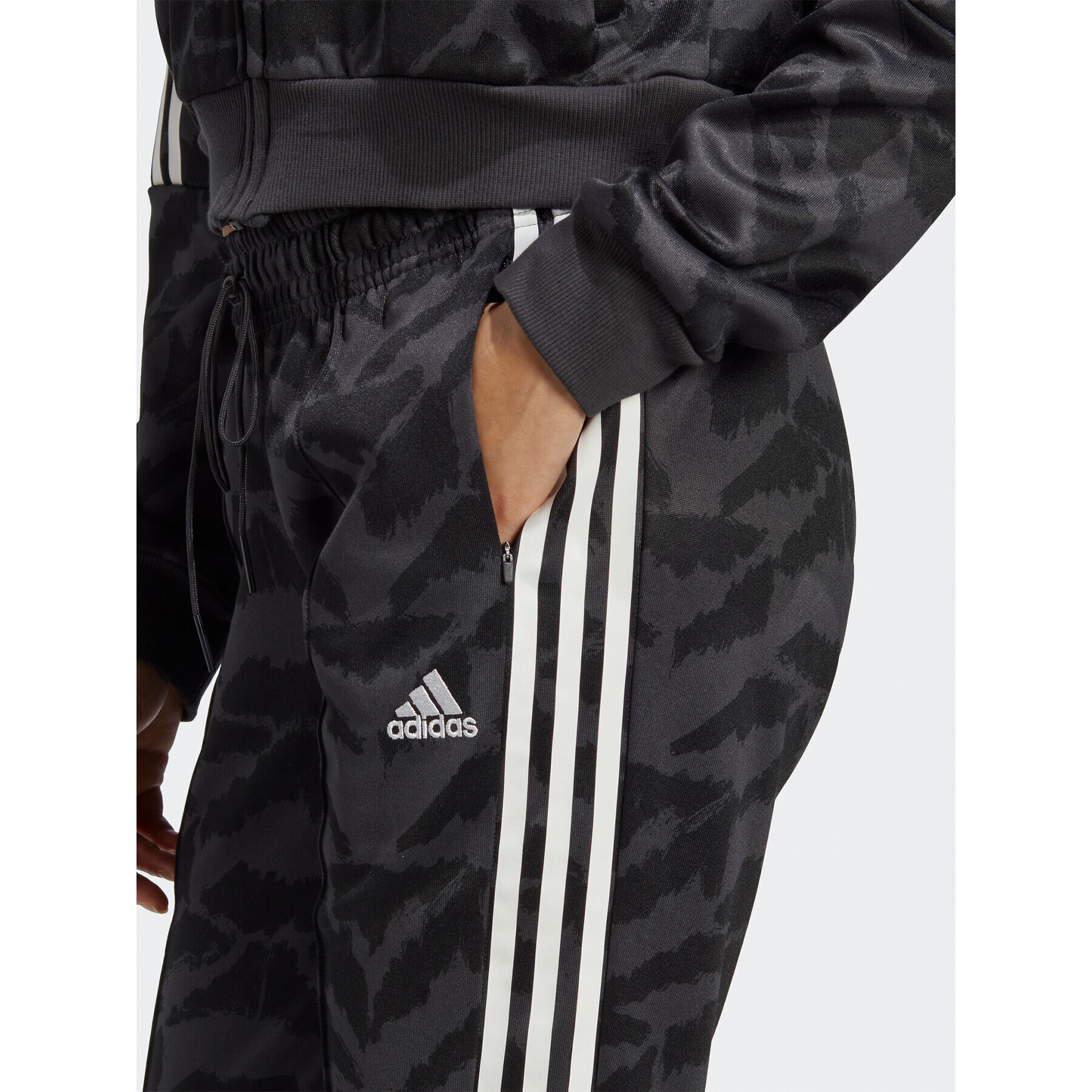 adidas Долнище анцуг Tiro Suit Up Lifestyle Track Pant IC6655 Сив Regular Fit - Pepit.bg