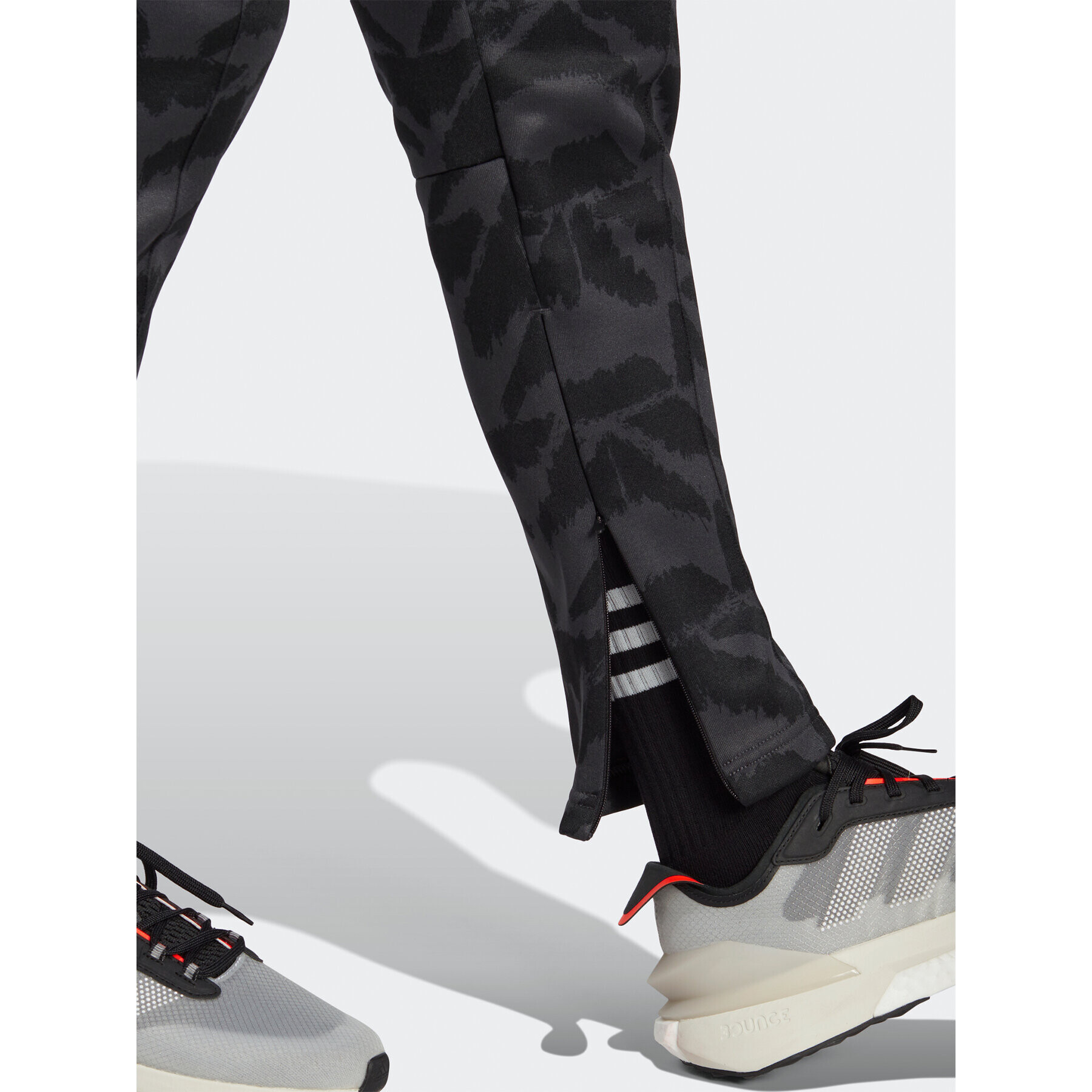 adidas Долнище анцуг Tiro Suit Up Lifestyle Track Pant IC6655 Сив Regular Fit - Pepit.bg