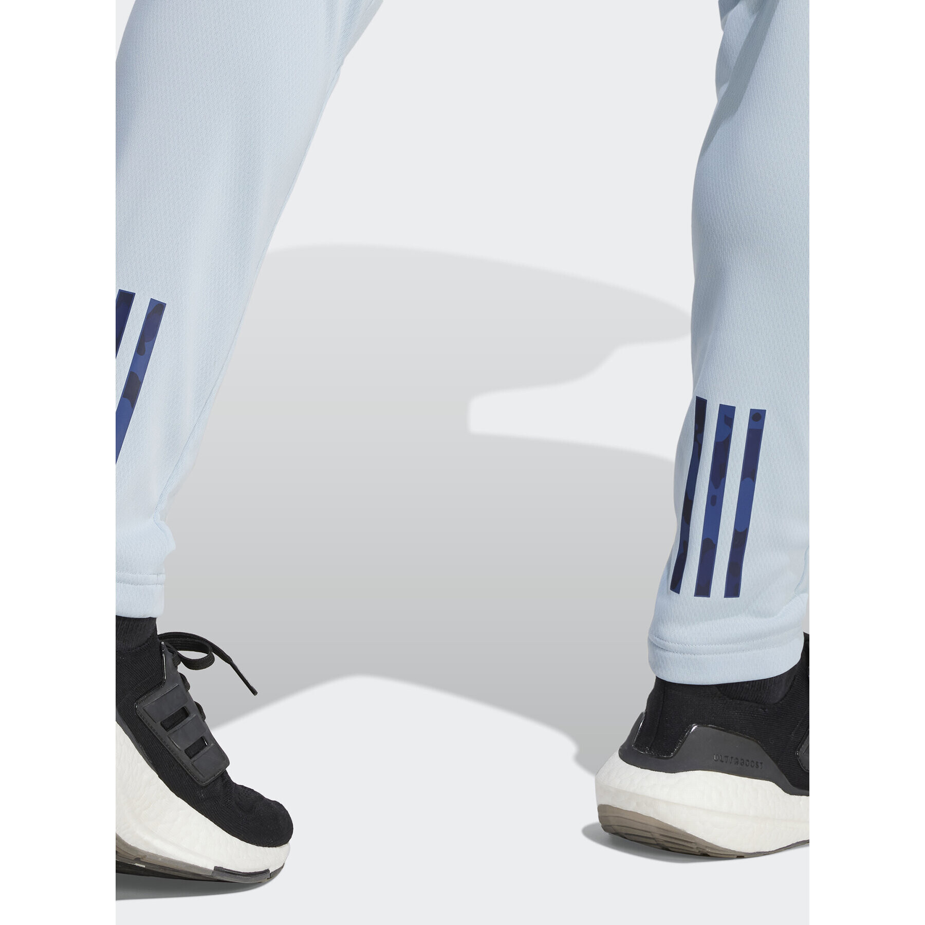 adidas Долнище анцуг Train Essentials Seasonal Training HZ3111 Син Regular Fit - Pepit.bg