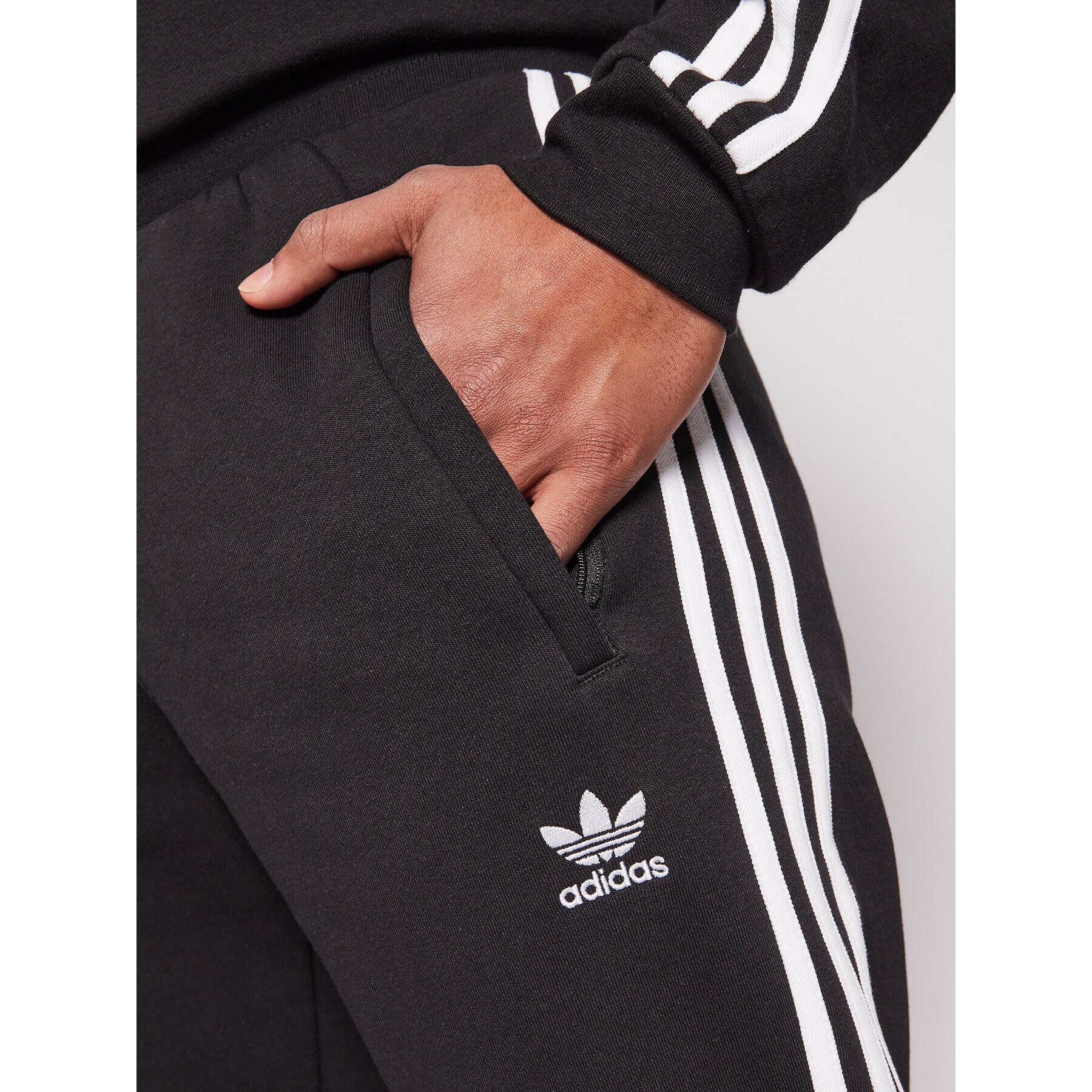 adidas Долнище анцуг 3-Stripes GN3458 Черен Fitted Fit - Pepit.bg