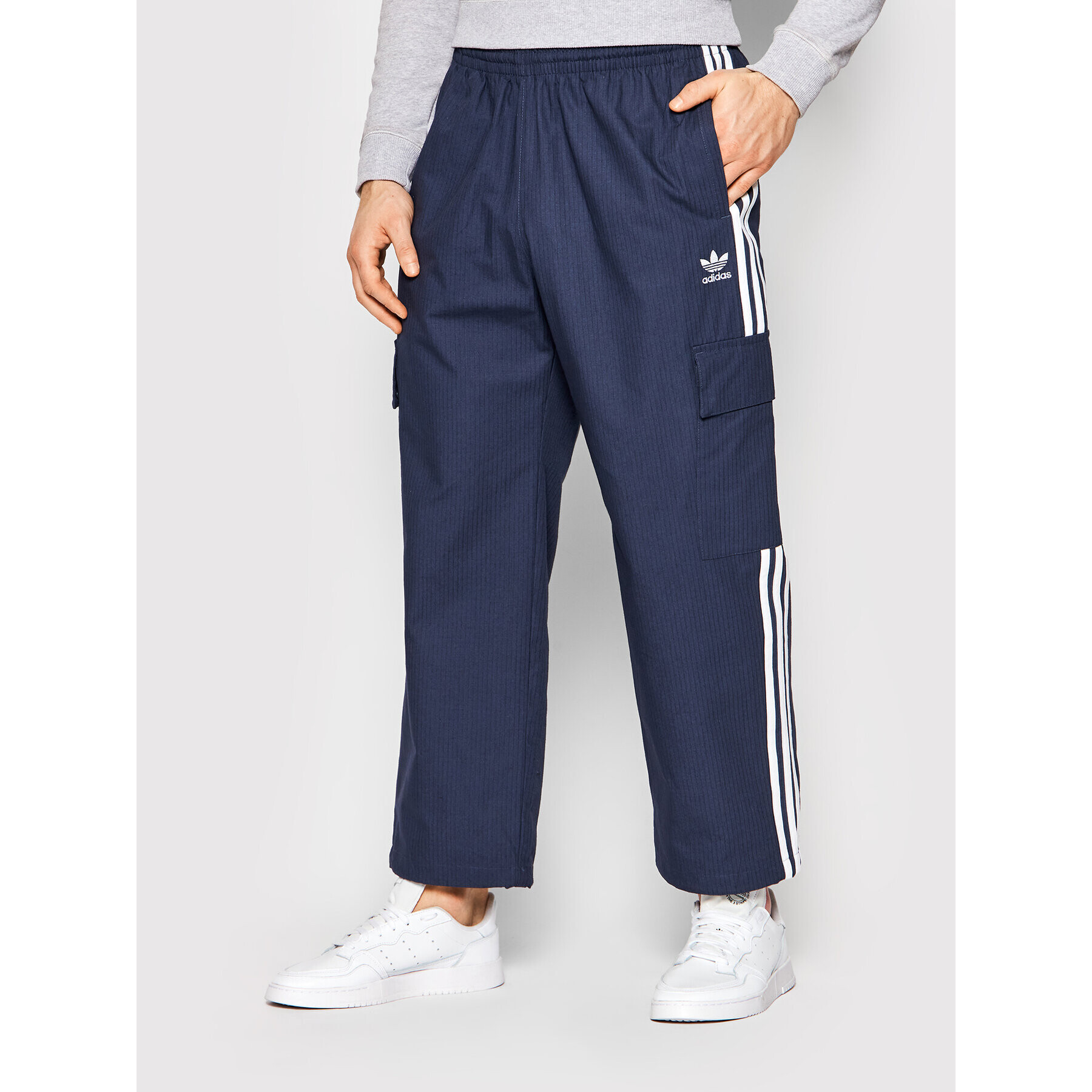 adidas Долнище анцуг adicolor 3-Stripes HB9473 Тъмносин Loose Fit - Pepit.bg