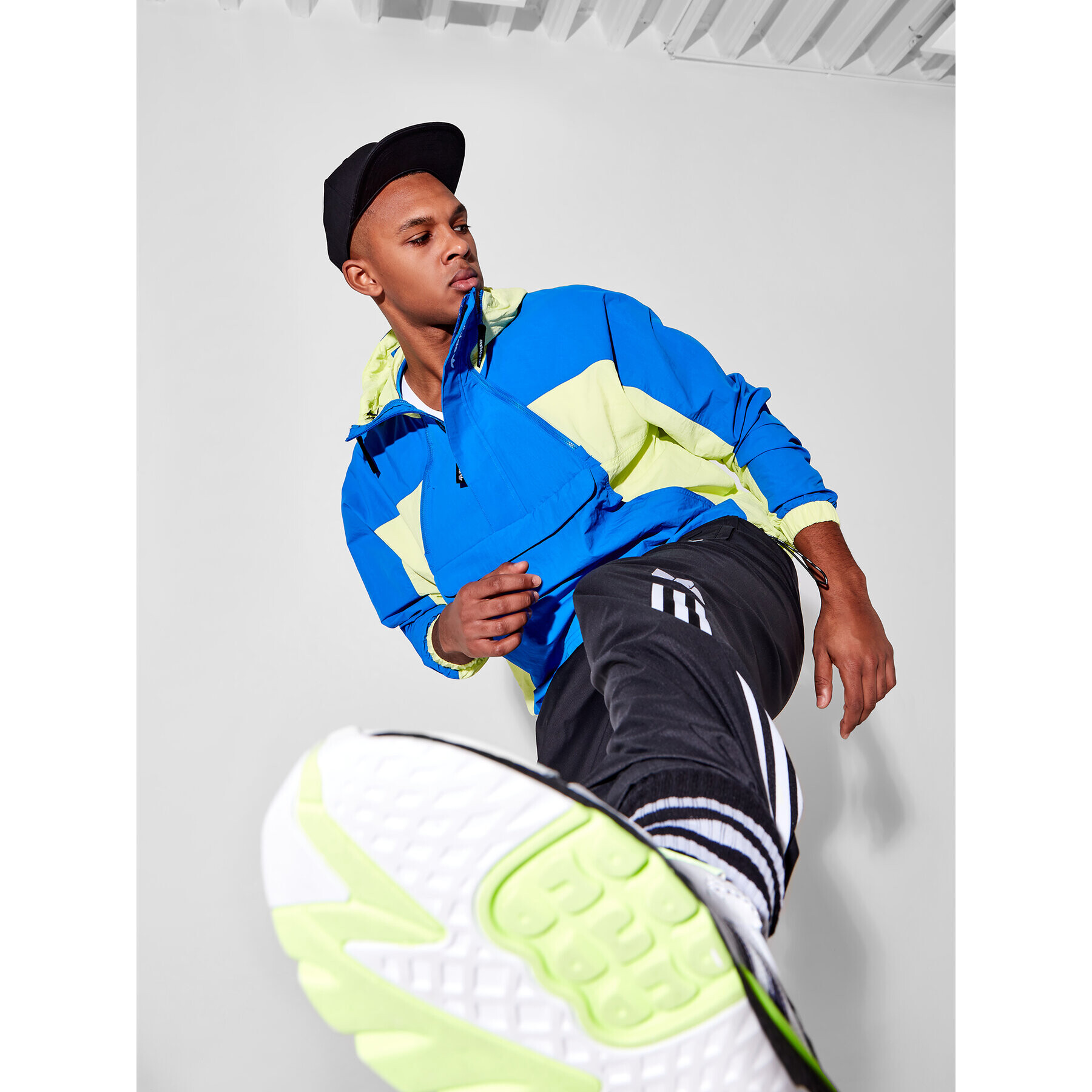 adidas Долнище анцуг adicolor 3D Trefoil 3-Stripes GN3543 Черен Regular Fit - Pepit.bg